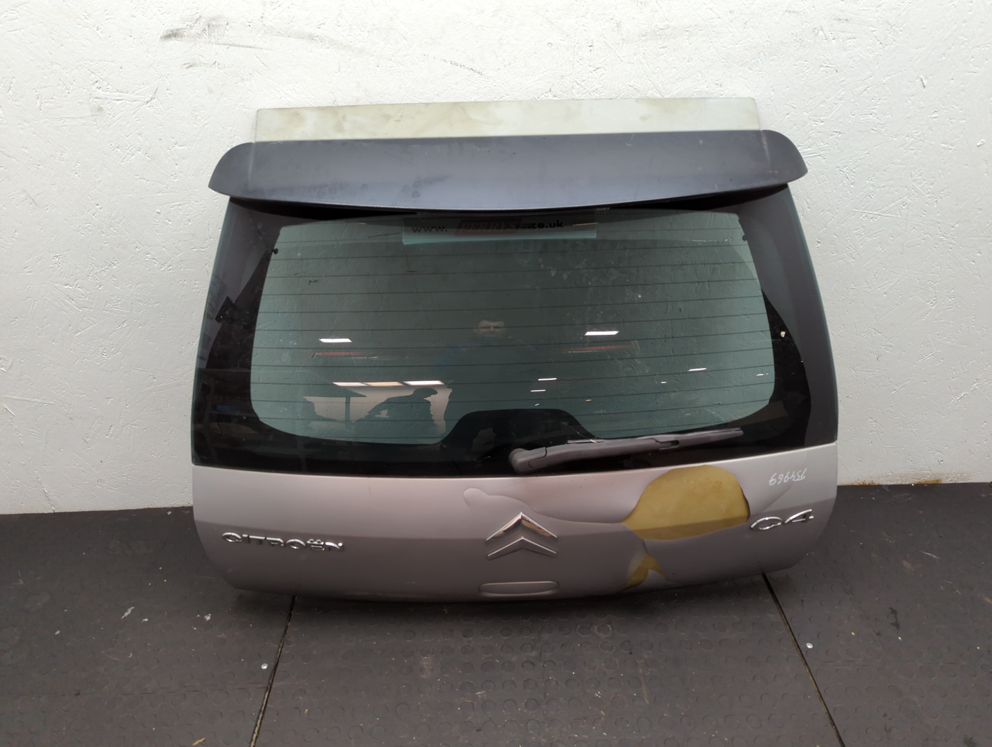 Дверь багажника