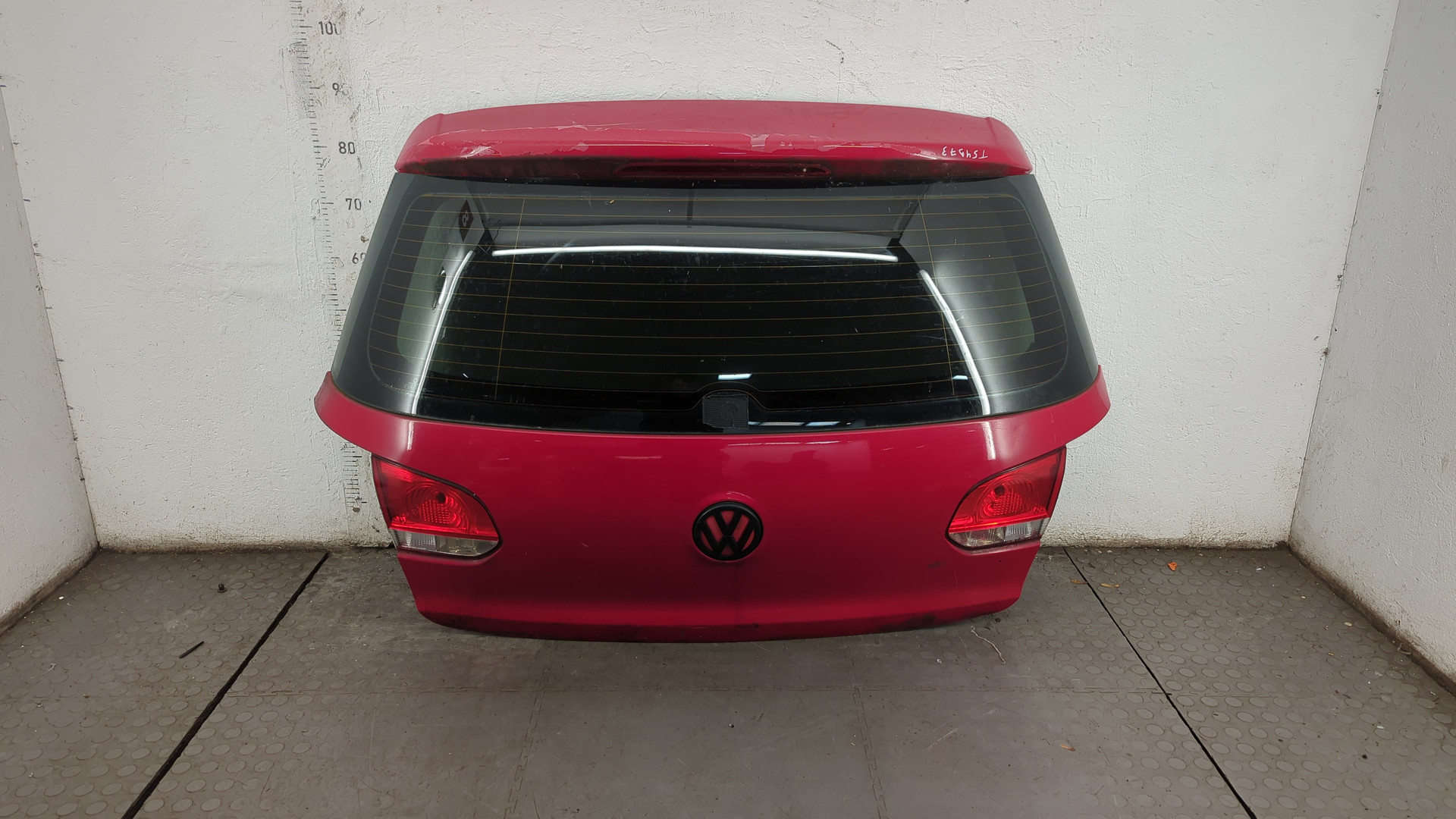 Дверь багажника