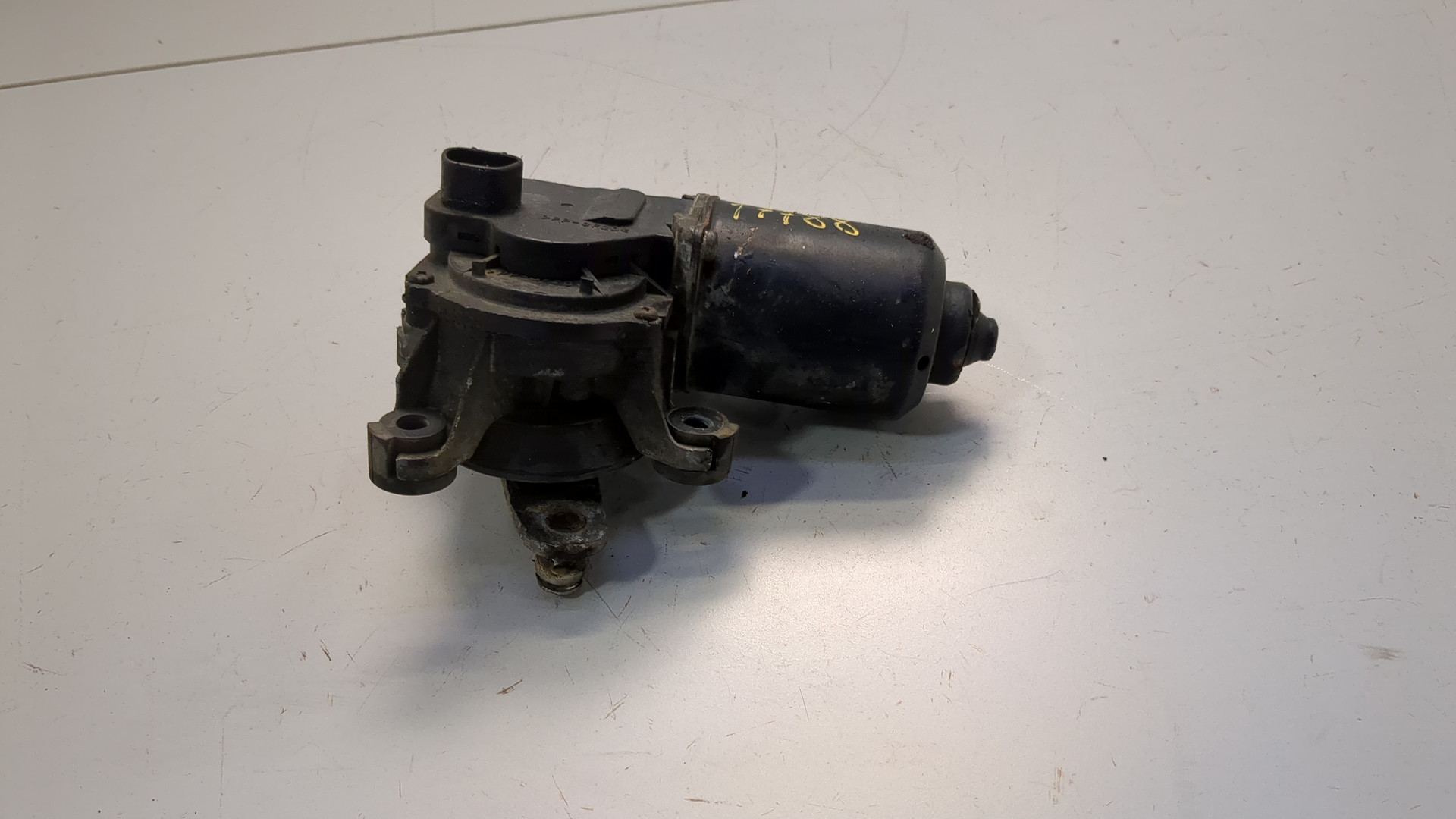 Моторчик стеклоочистителя передний