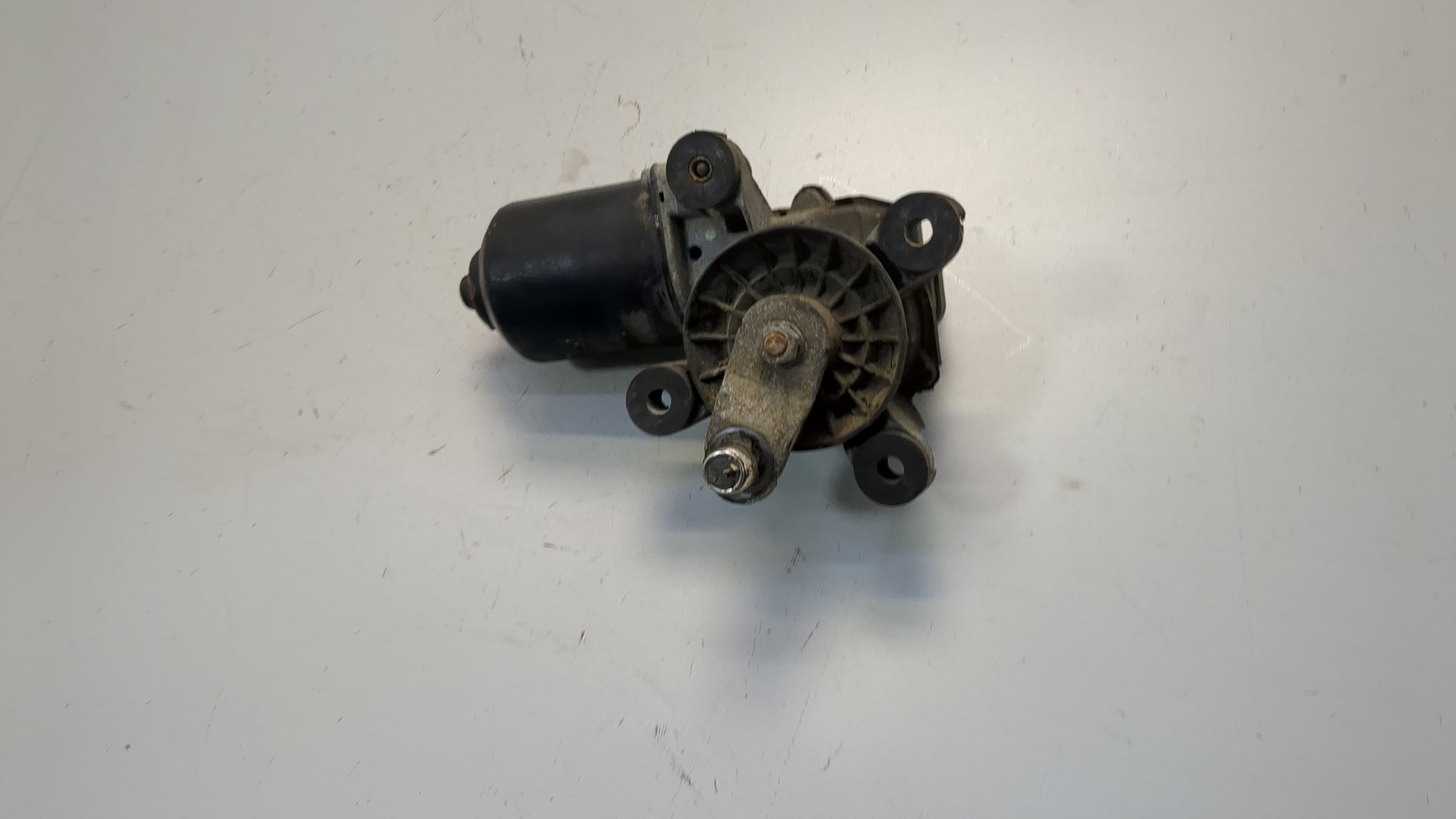 Моторчик стеклоочистителя передний