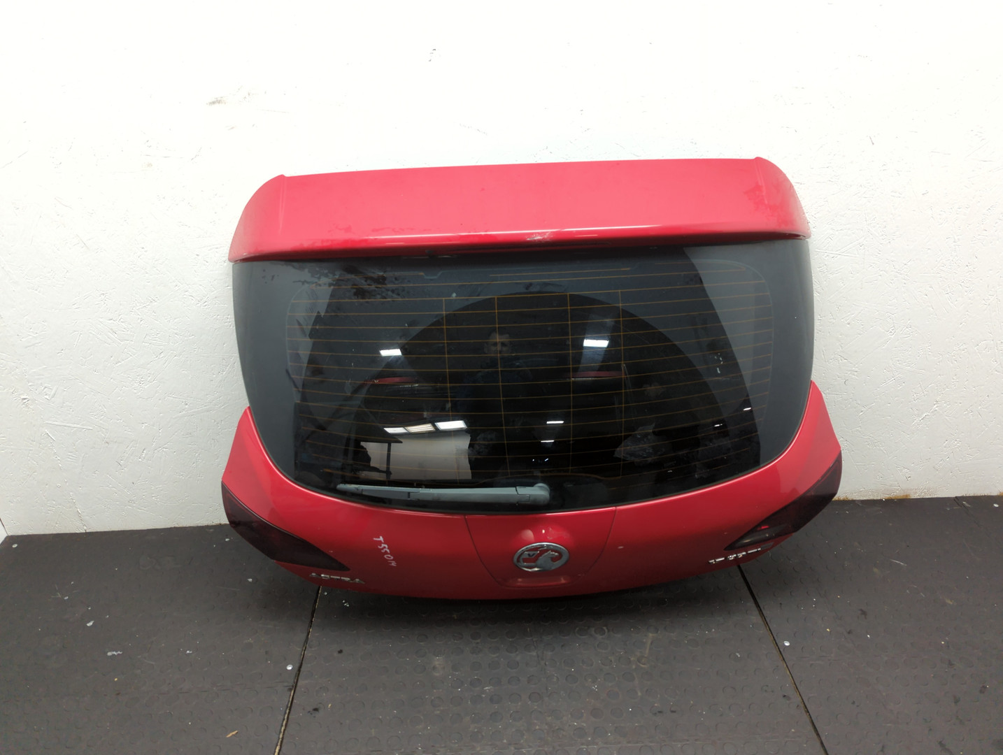 Дверь багажника