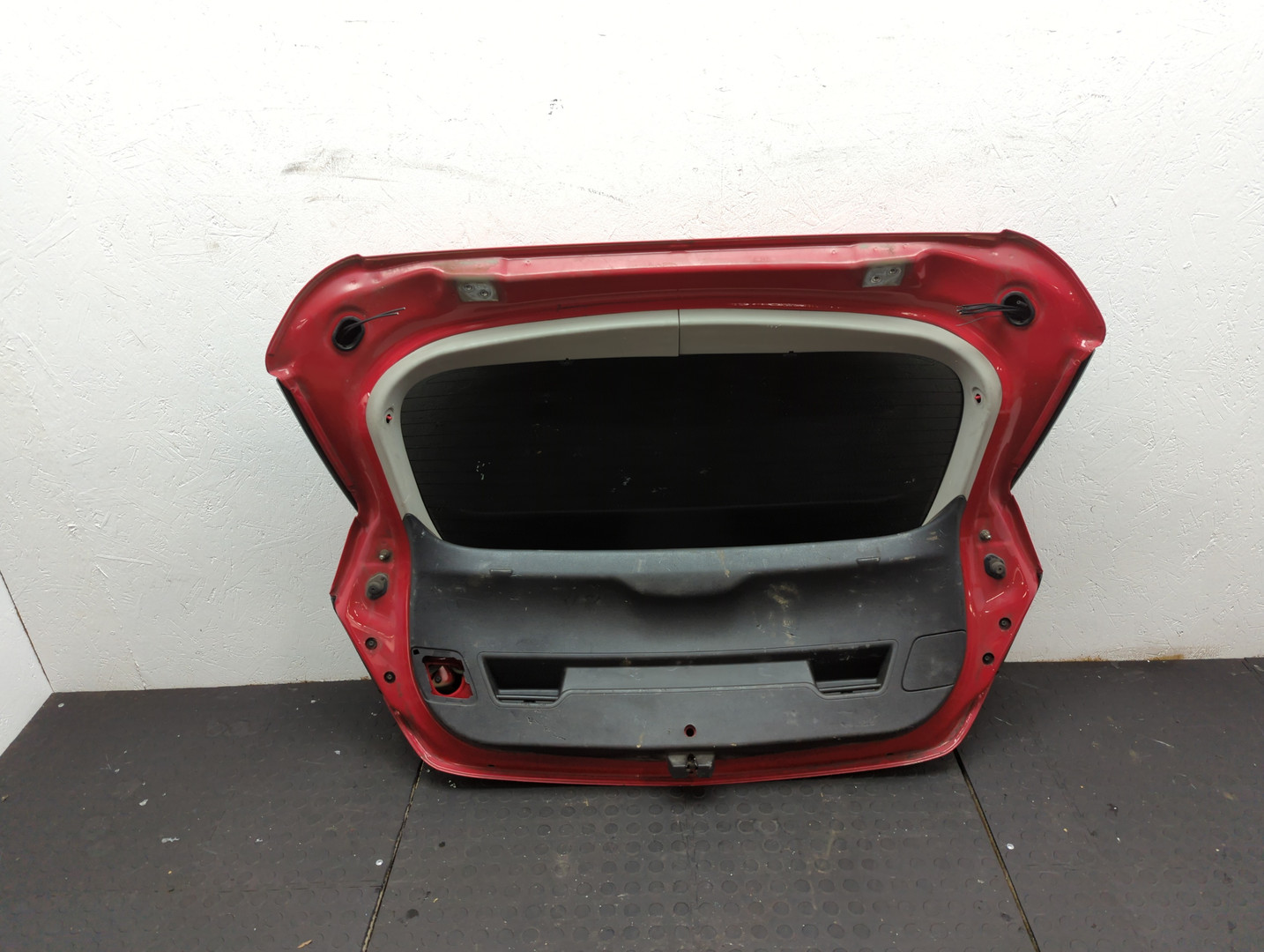 Дверь багажника