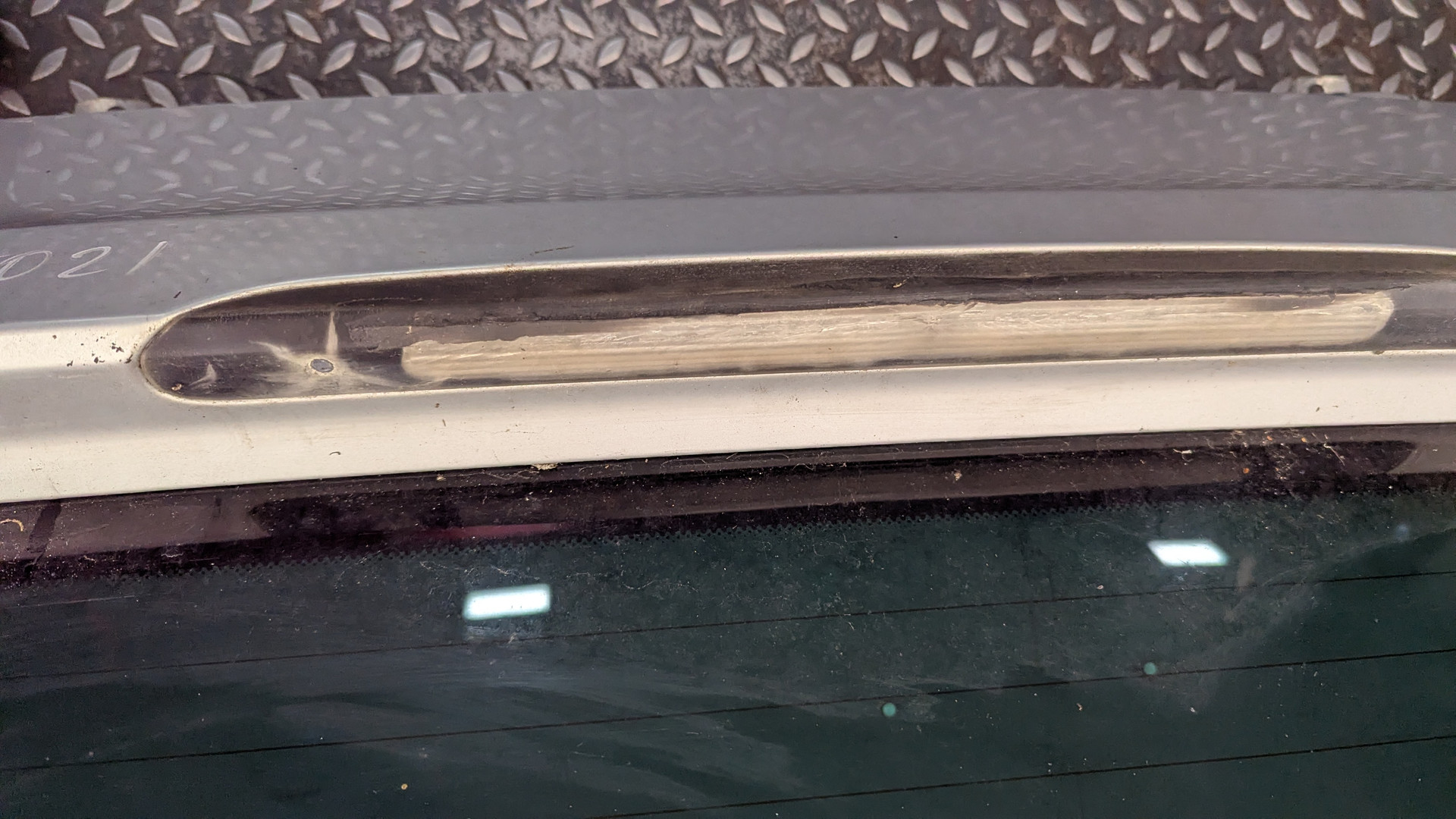 Дверь багажника