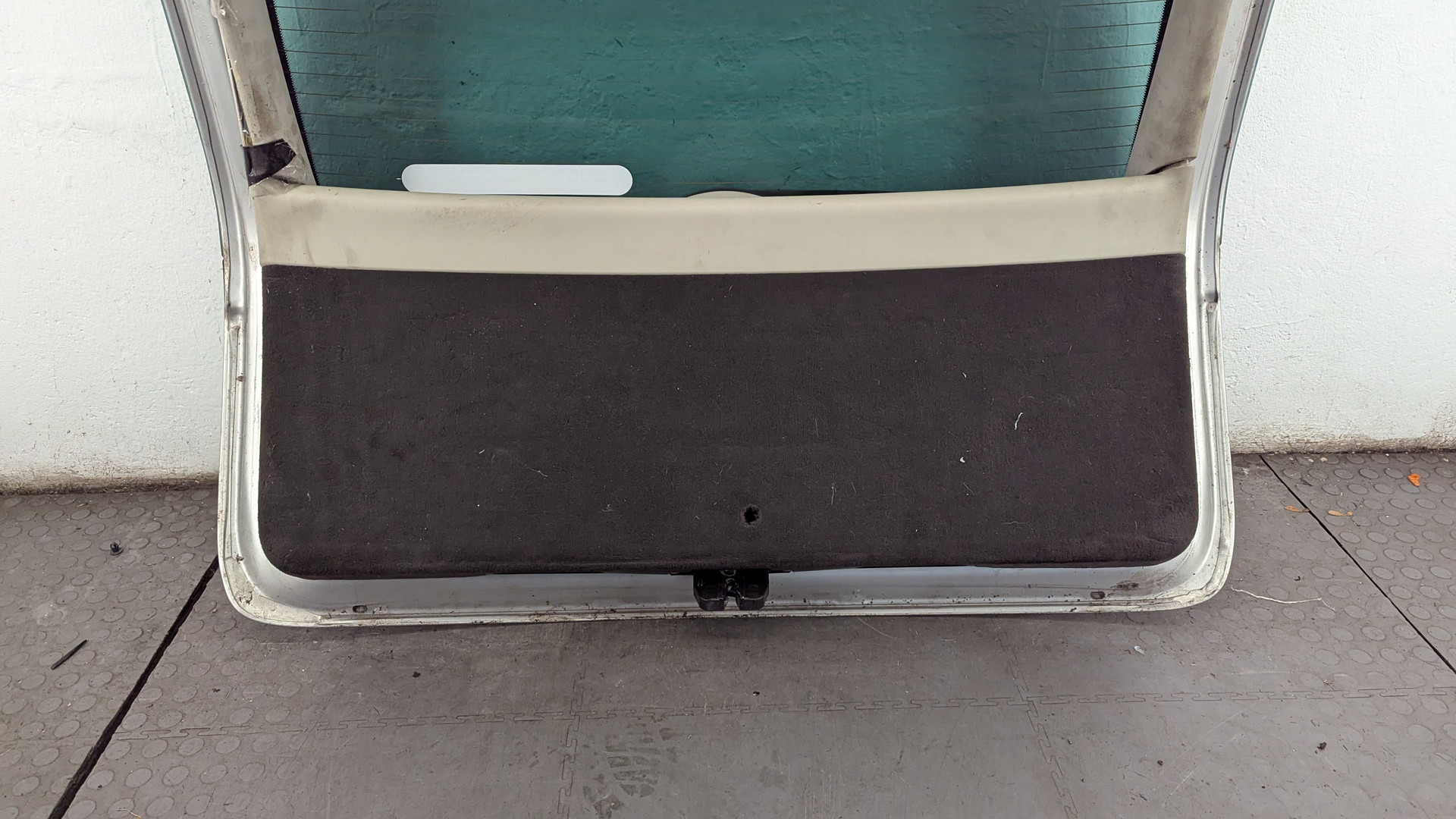 Дверь багажника