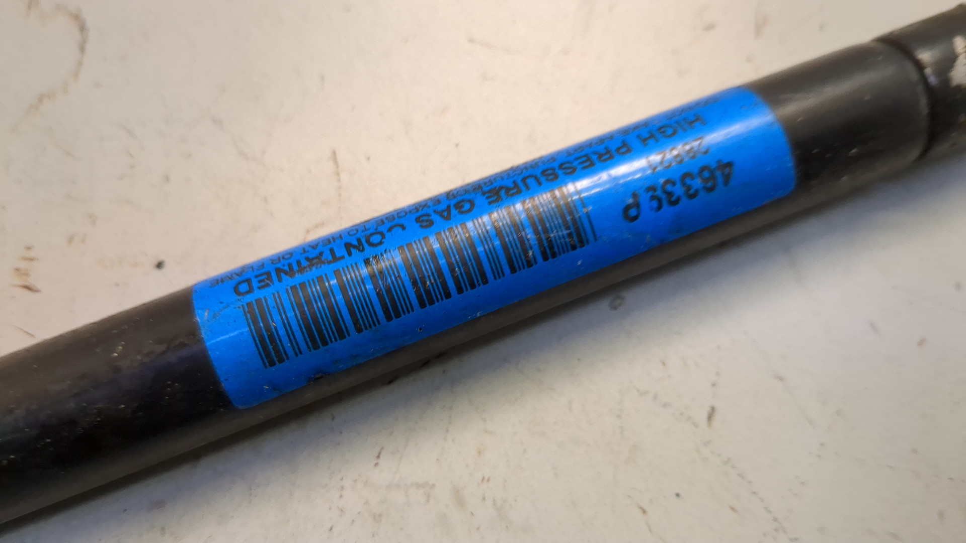 Амортизатор крышки багажника