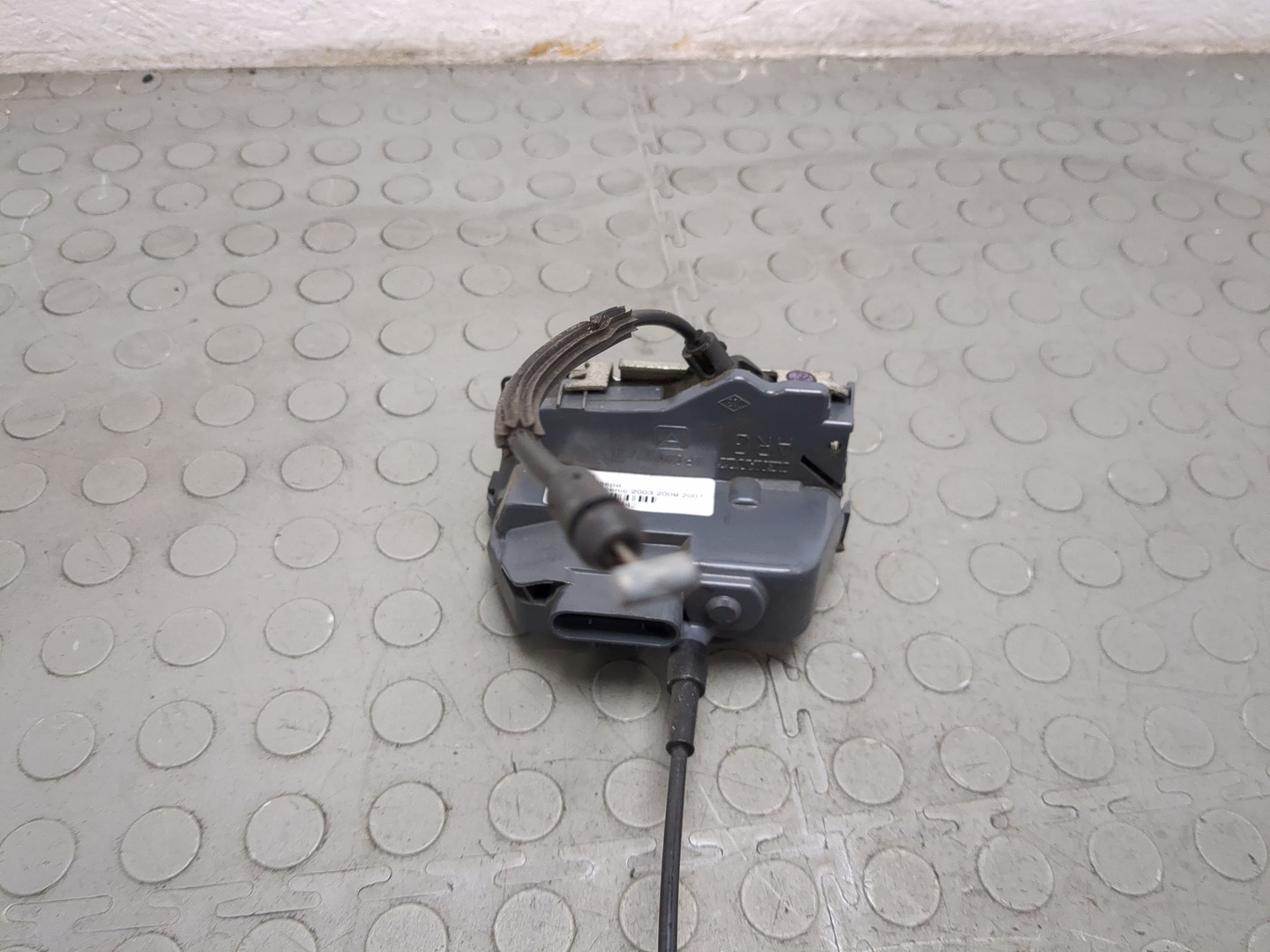 Замок двери задней левой