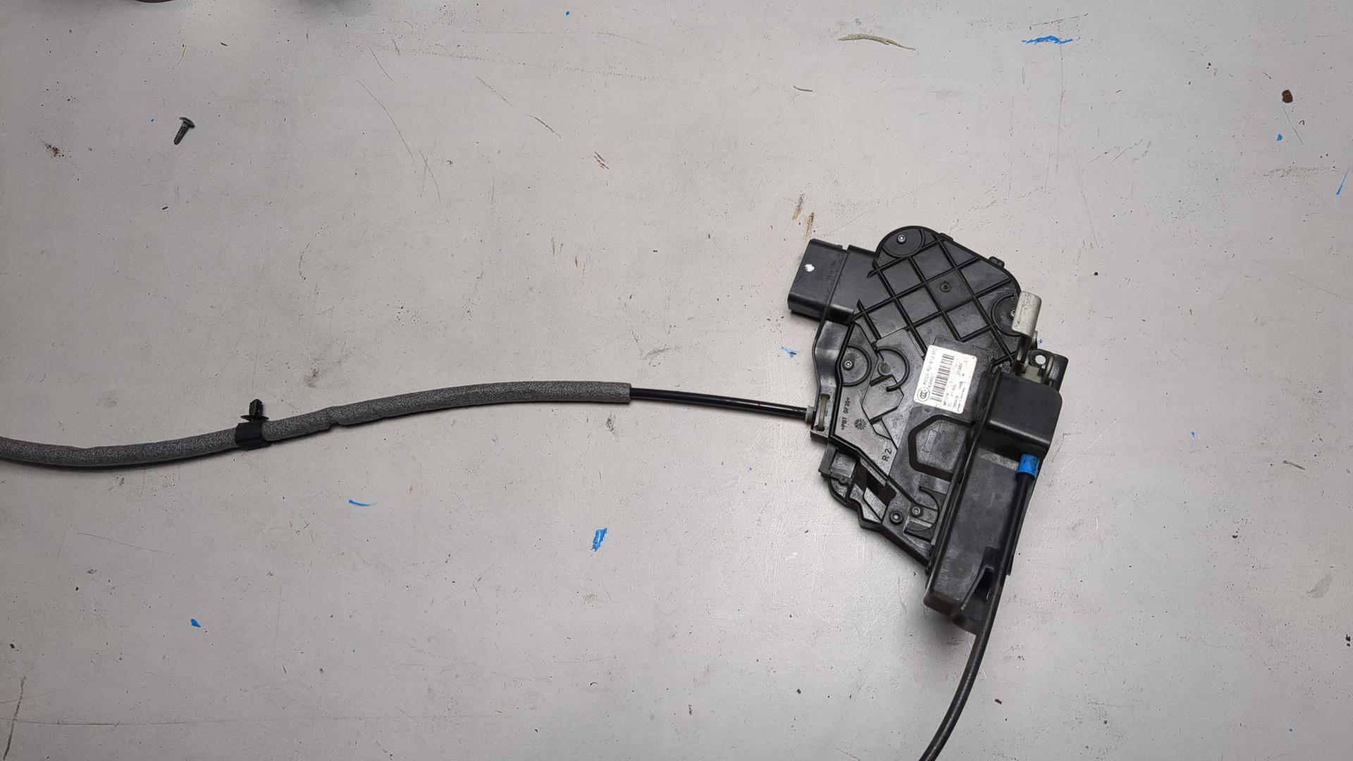 Замок двери передней правой