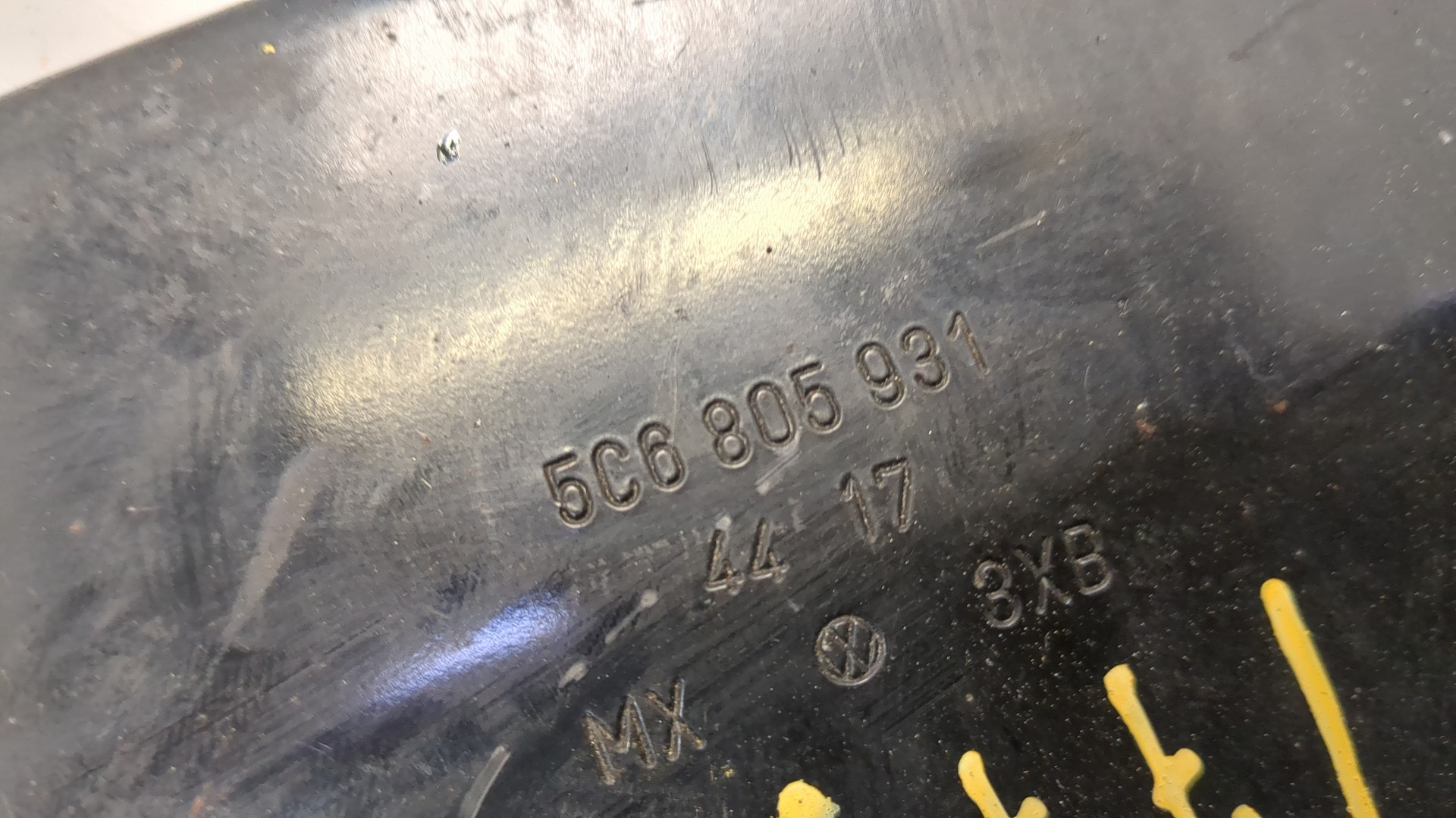 Кронштейн фар левый