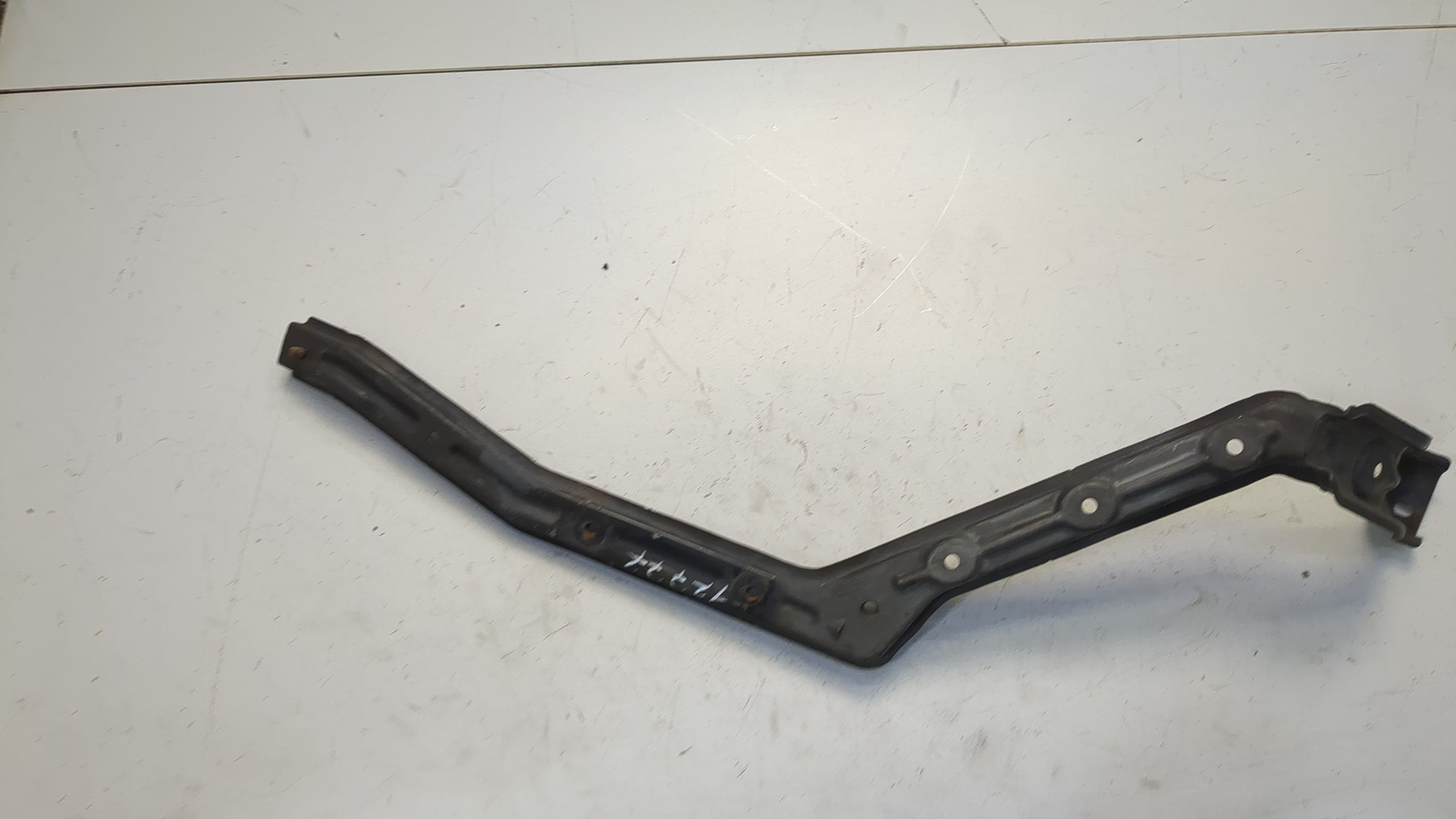 Кронштейн крепления крыла