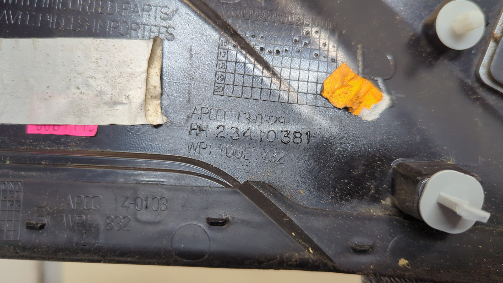 Накладка переднего крыла правого