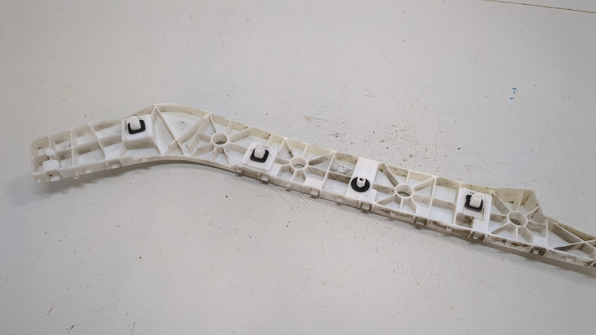 Кронштейн заднего бампера правый