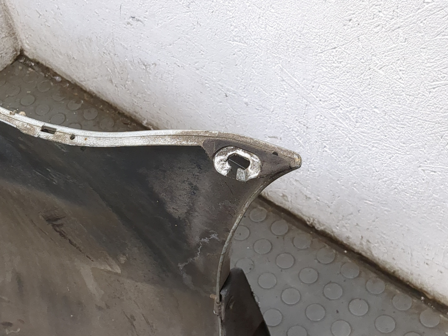 Бампер задний