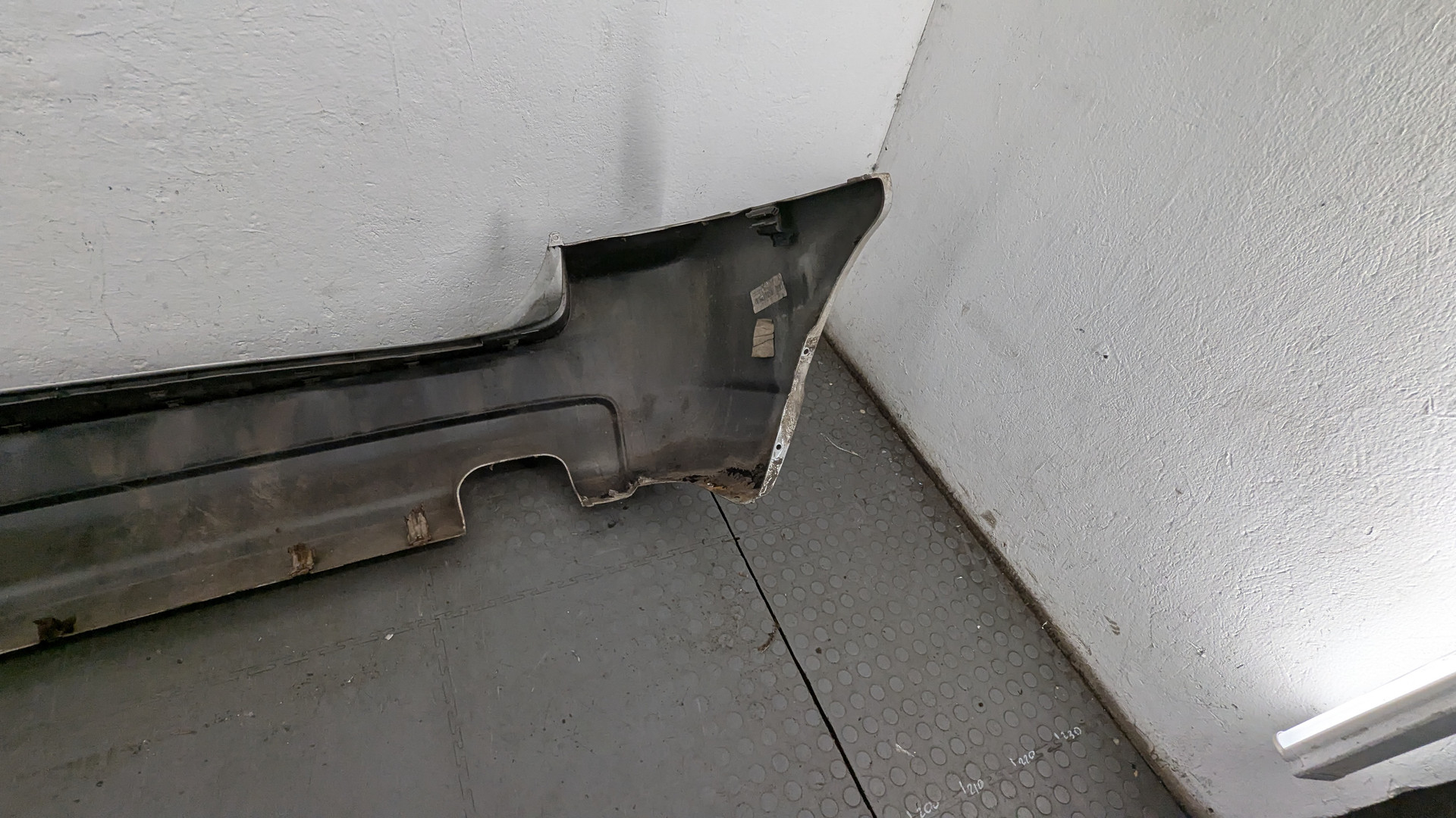 Бампер задний