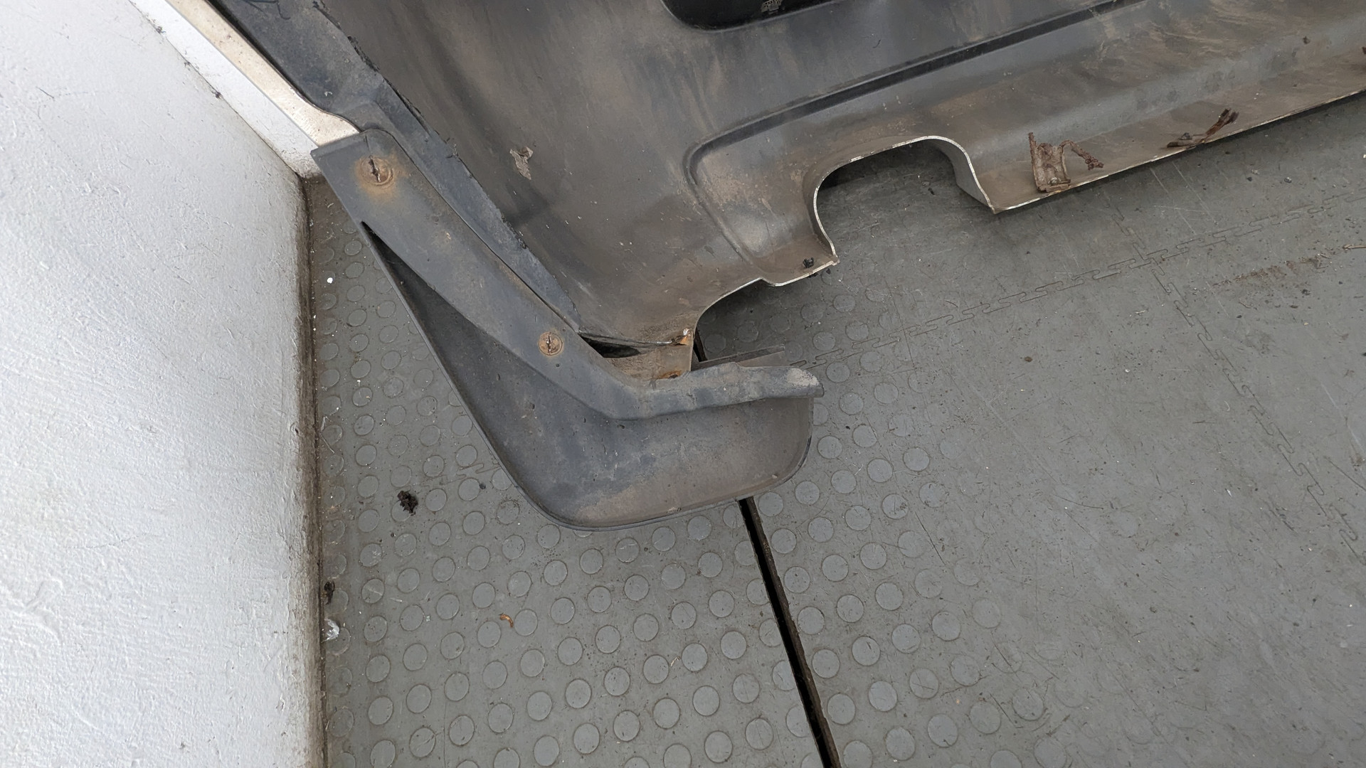 Бампер задний