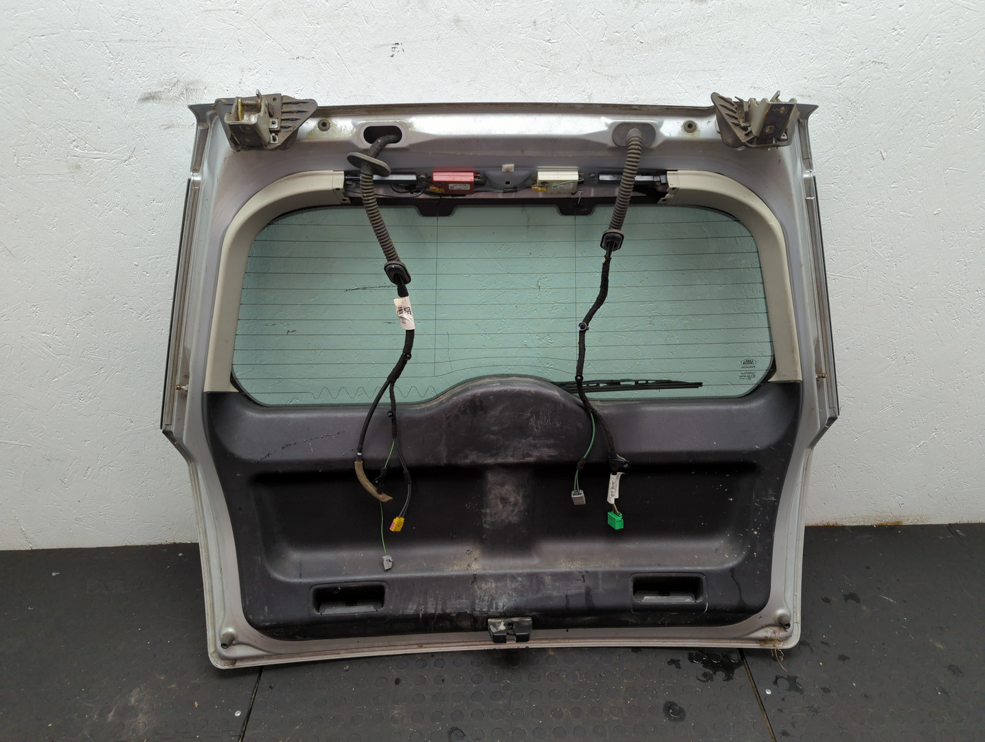 Дверь багажника