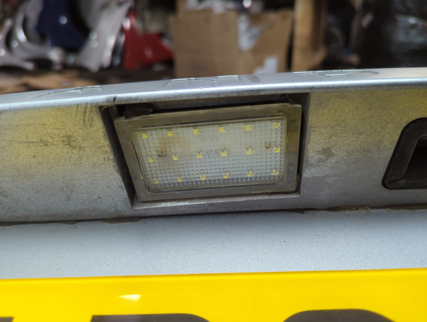 Дверь багажника