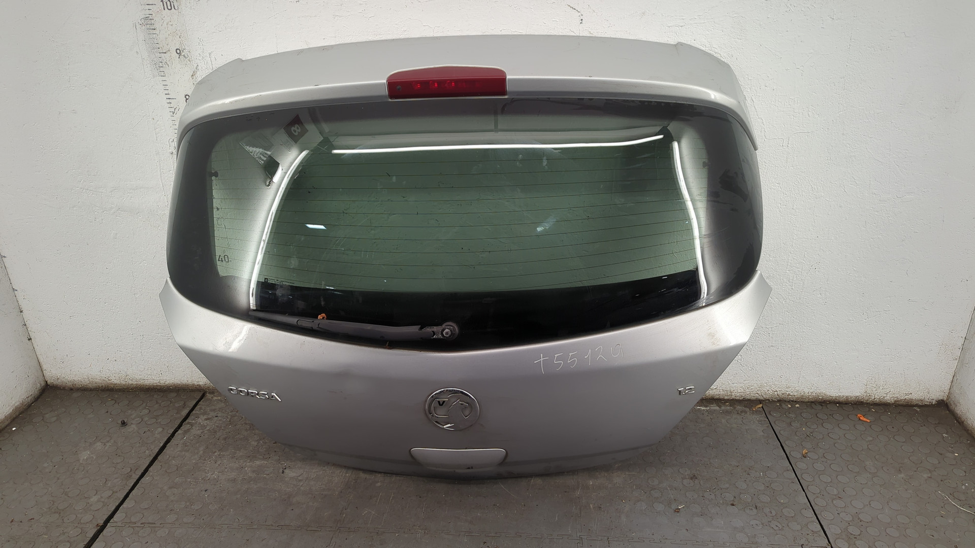 Дверь багажника