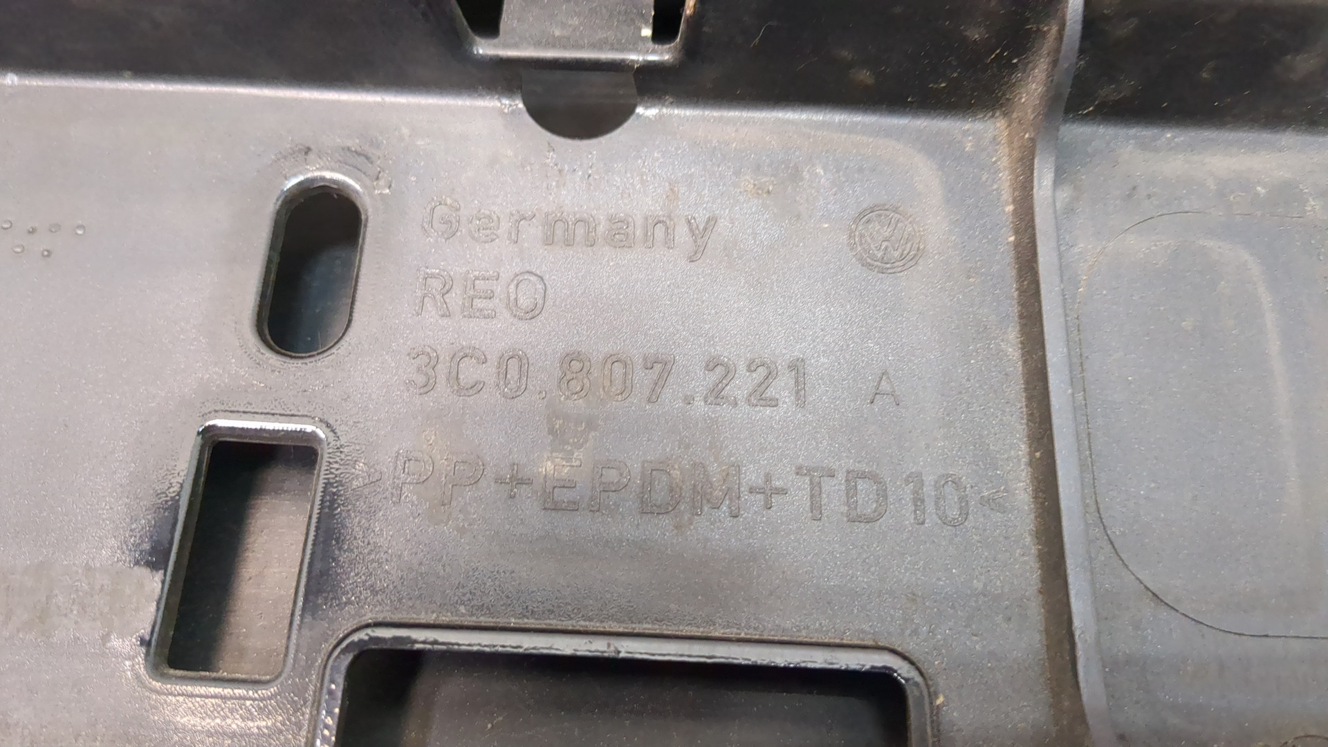 Бампер передний