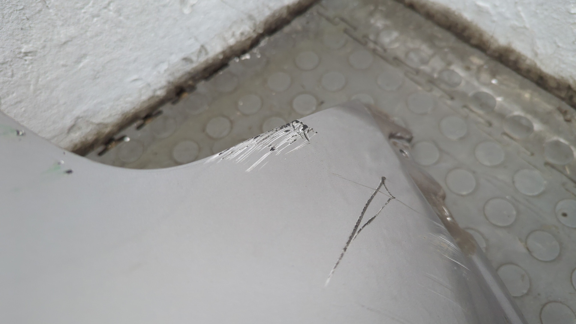 Бампер задний