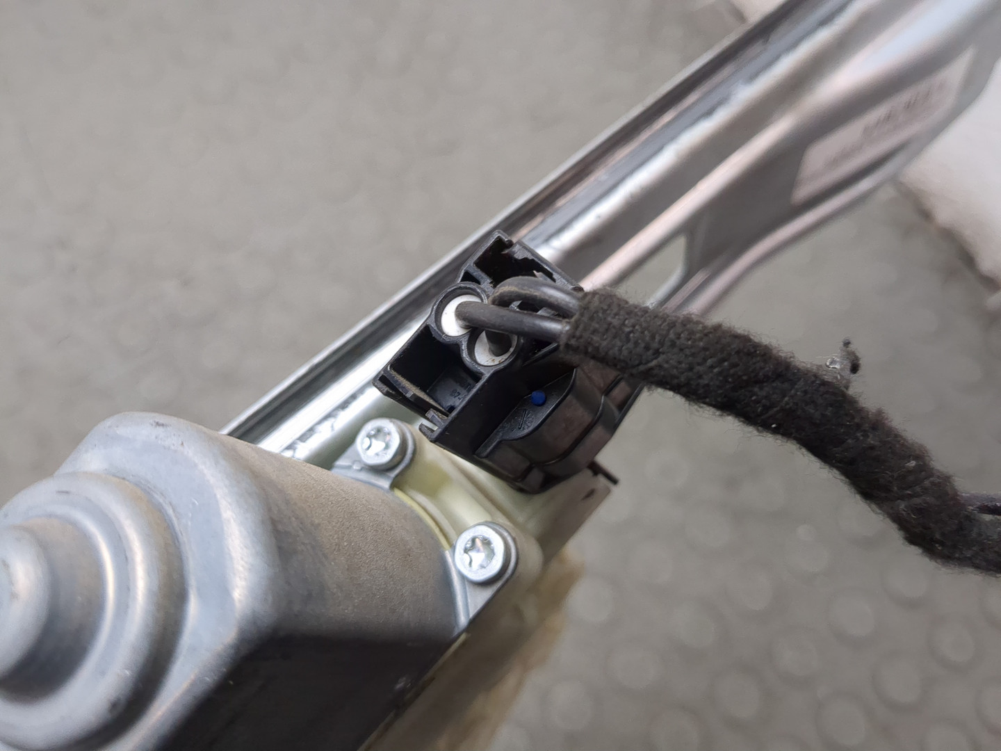 Стеклоподъемник электр. передний левый