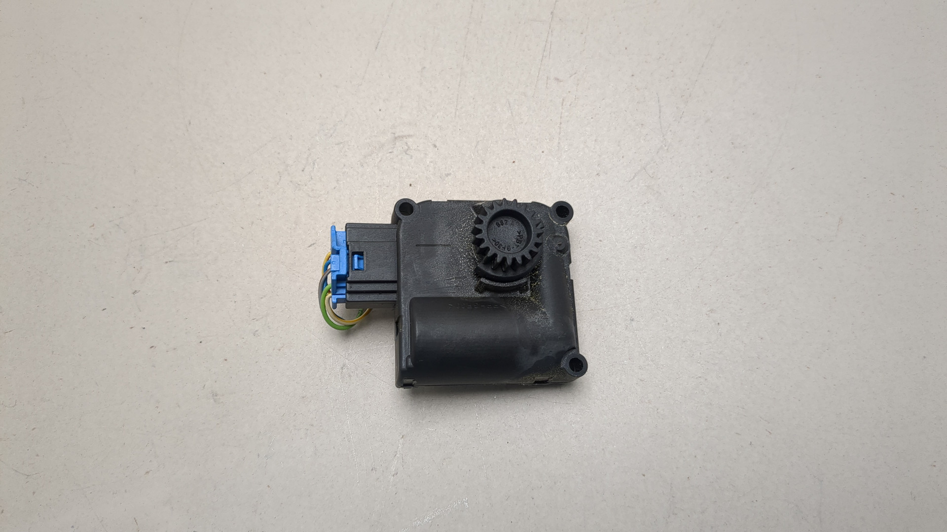 Моторчик заслонки печки