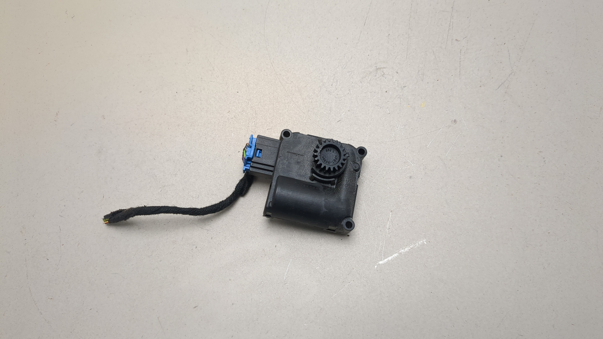 Моторчик заслонки печки