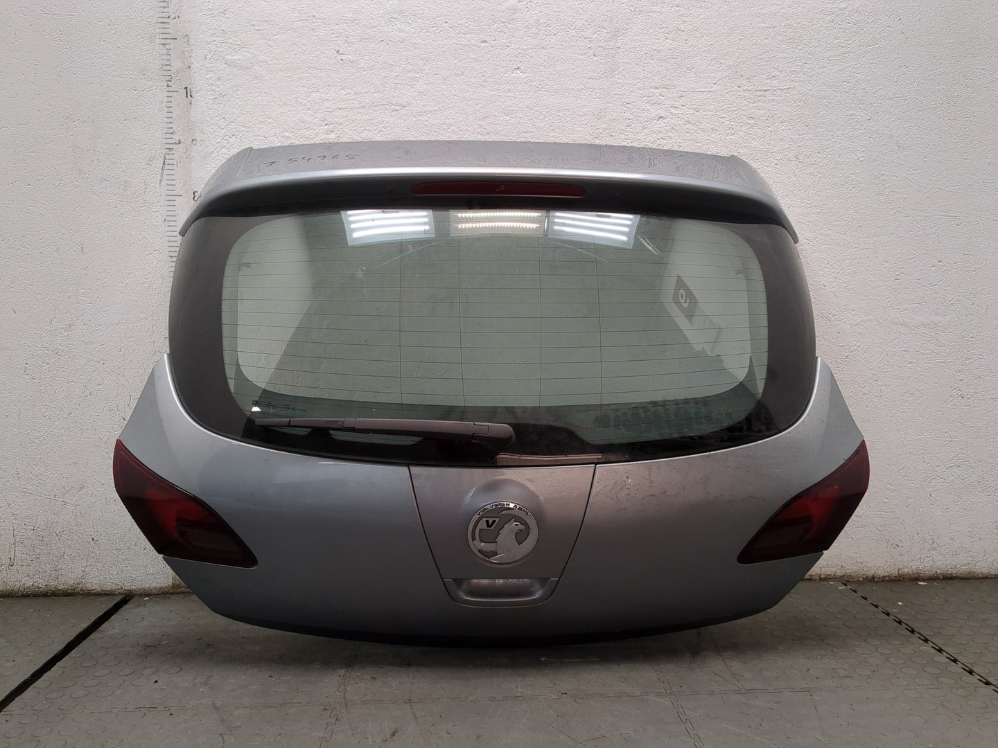 Дверь багажника