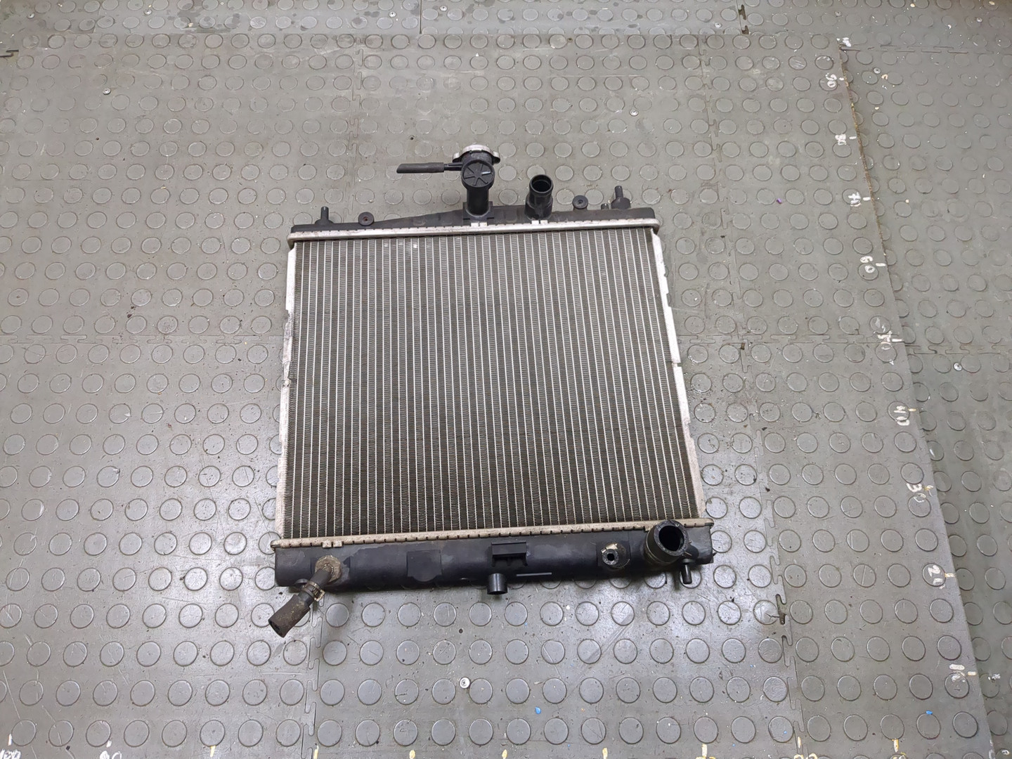 Радиатор охлаждения двигателя основной