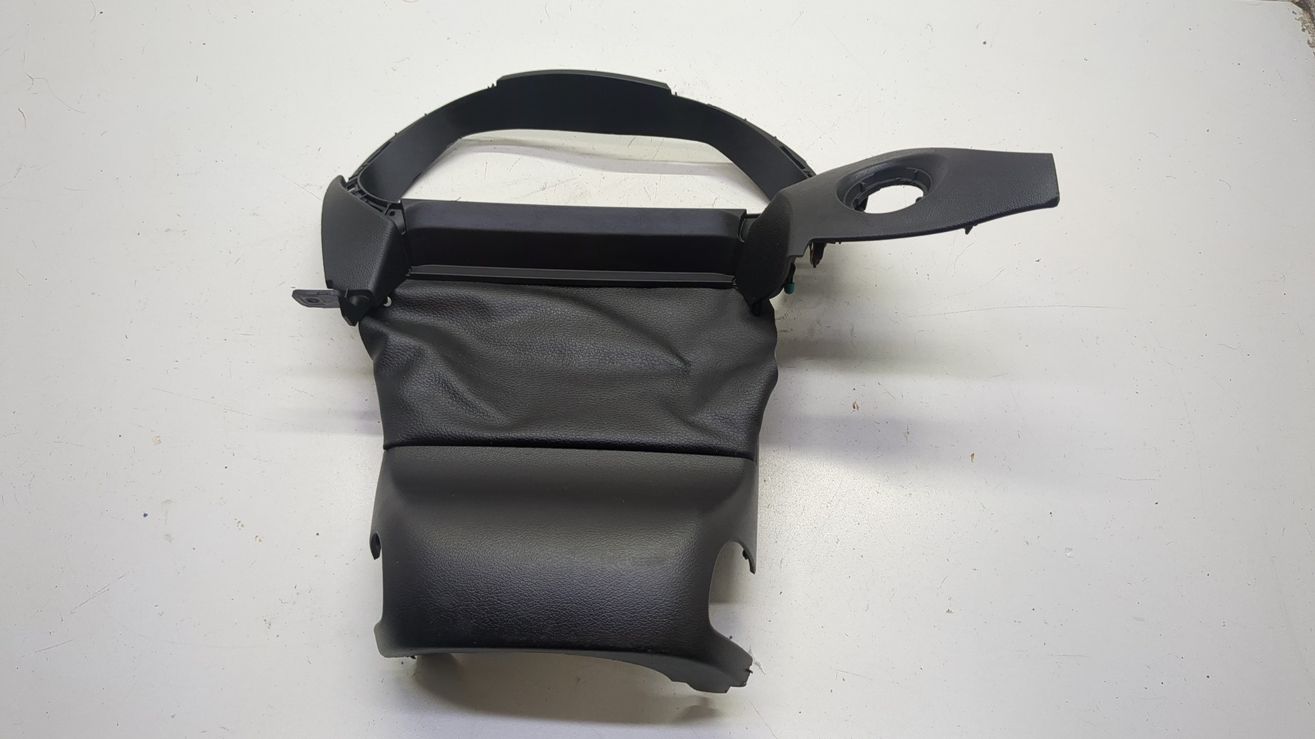 Кожух рулевой колонки