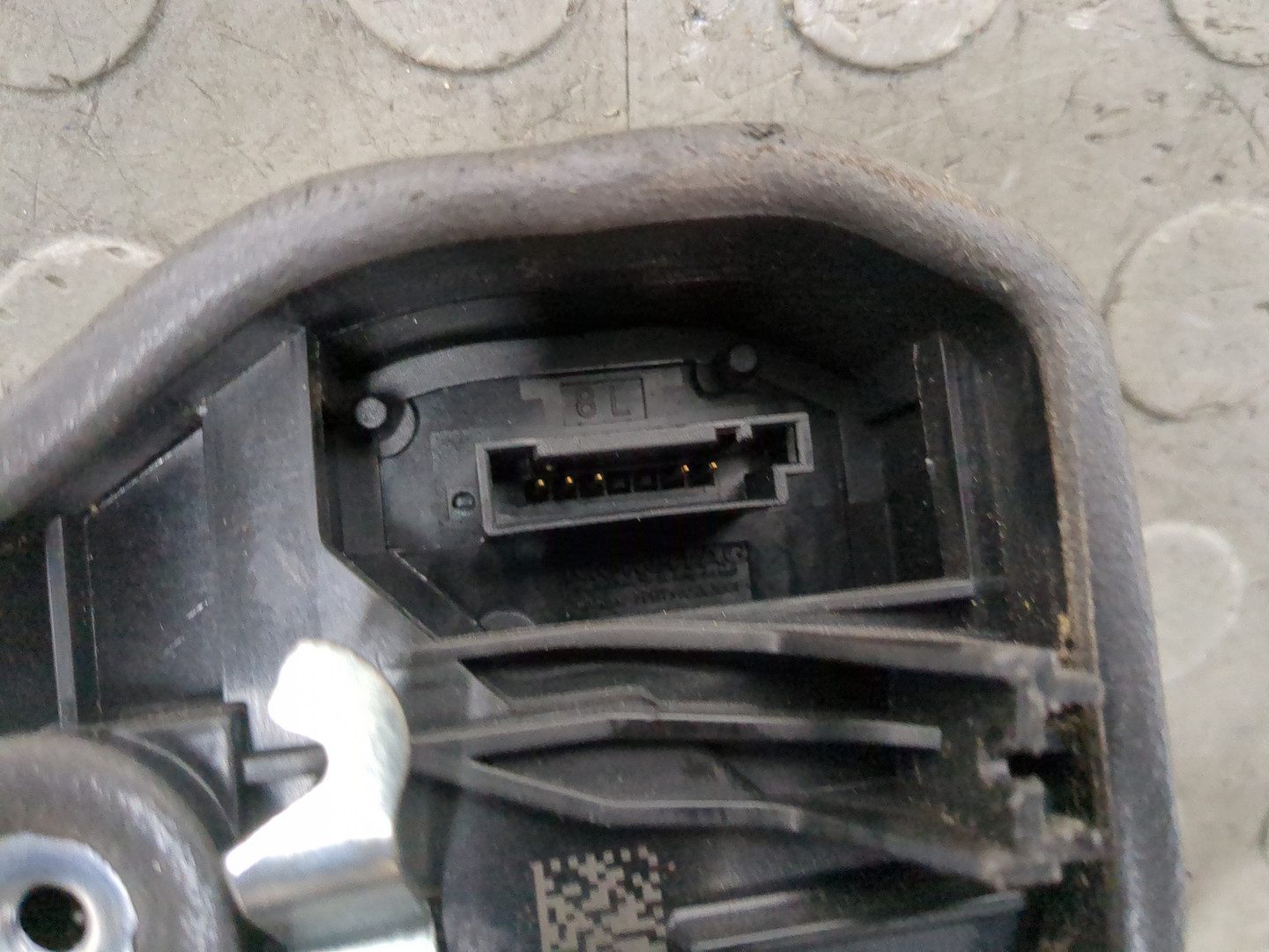 Замок двери задней левой