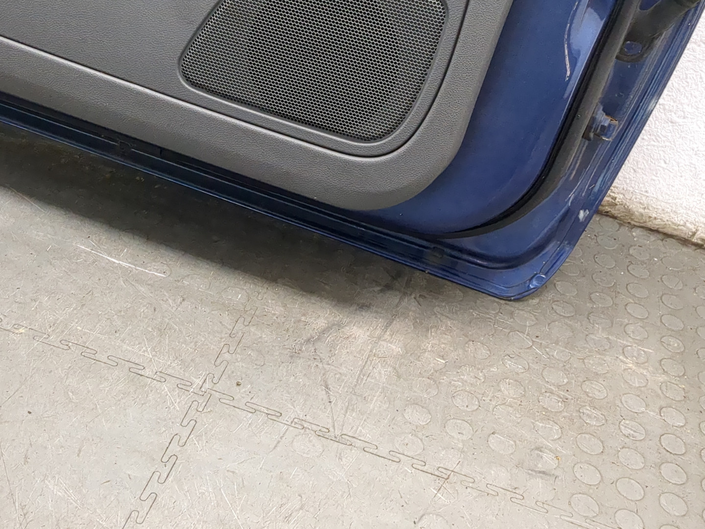 Дверь передняя левая