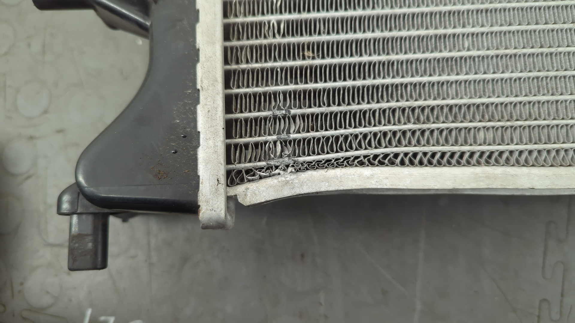 Радиатор охлаждения двигателя основной