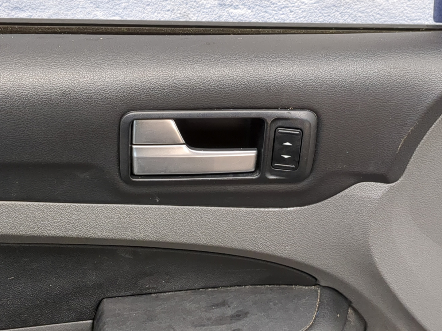 Дверь передняя левая