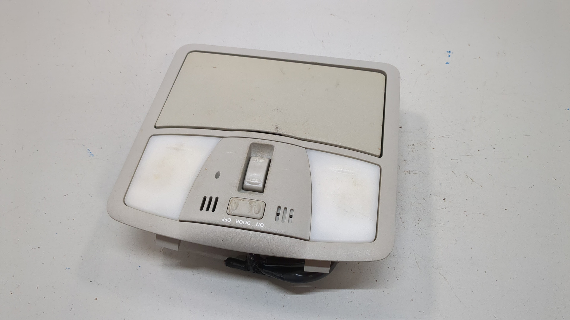 Плафон салонный