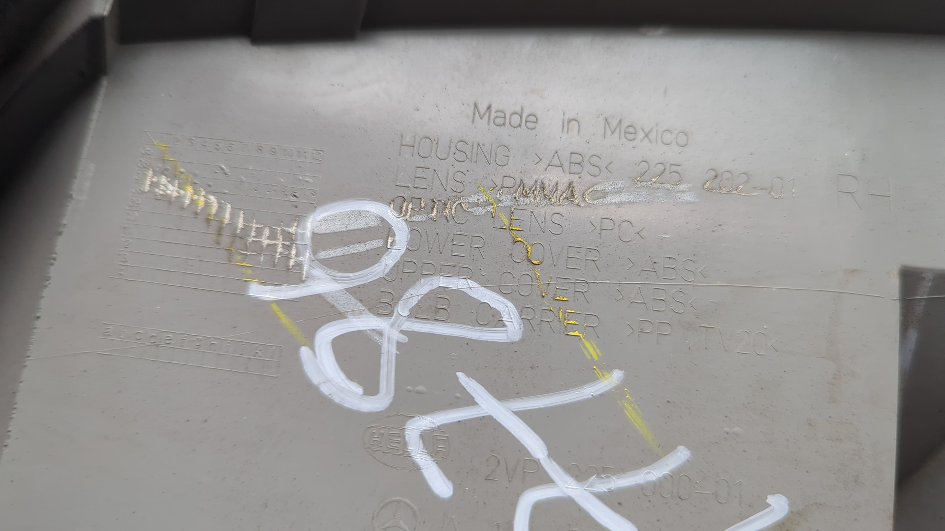 Фонарь задний правый