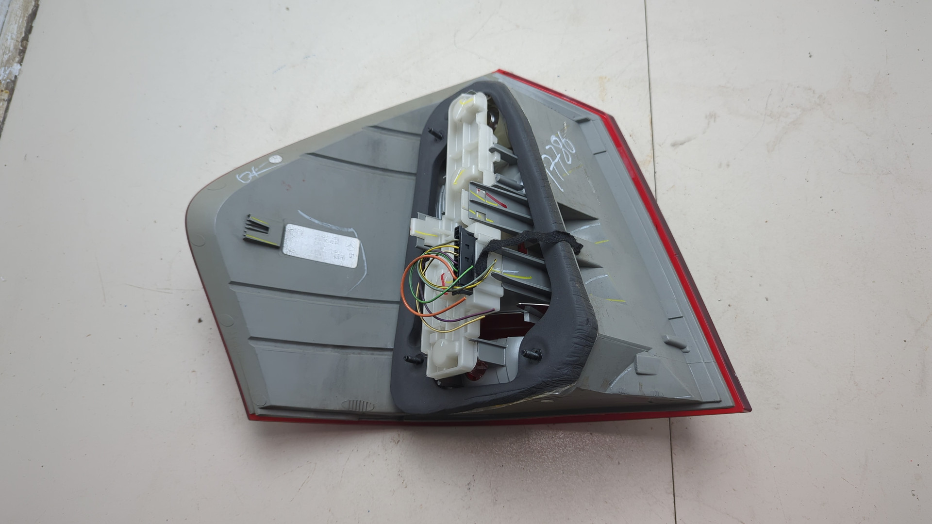 Фонарь задний правый