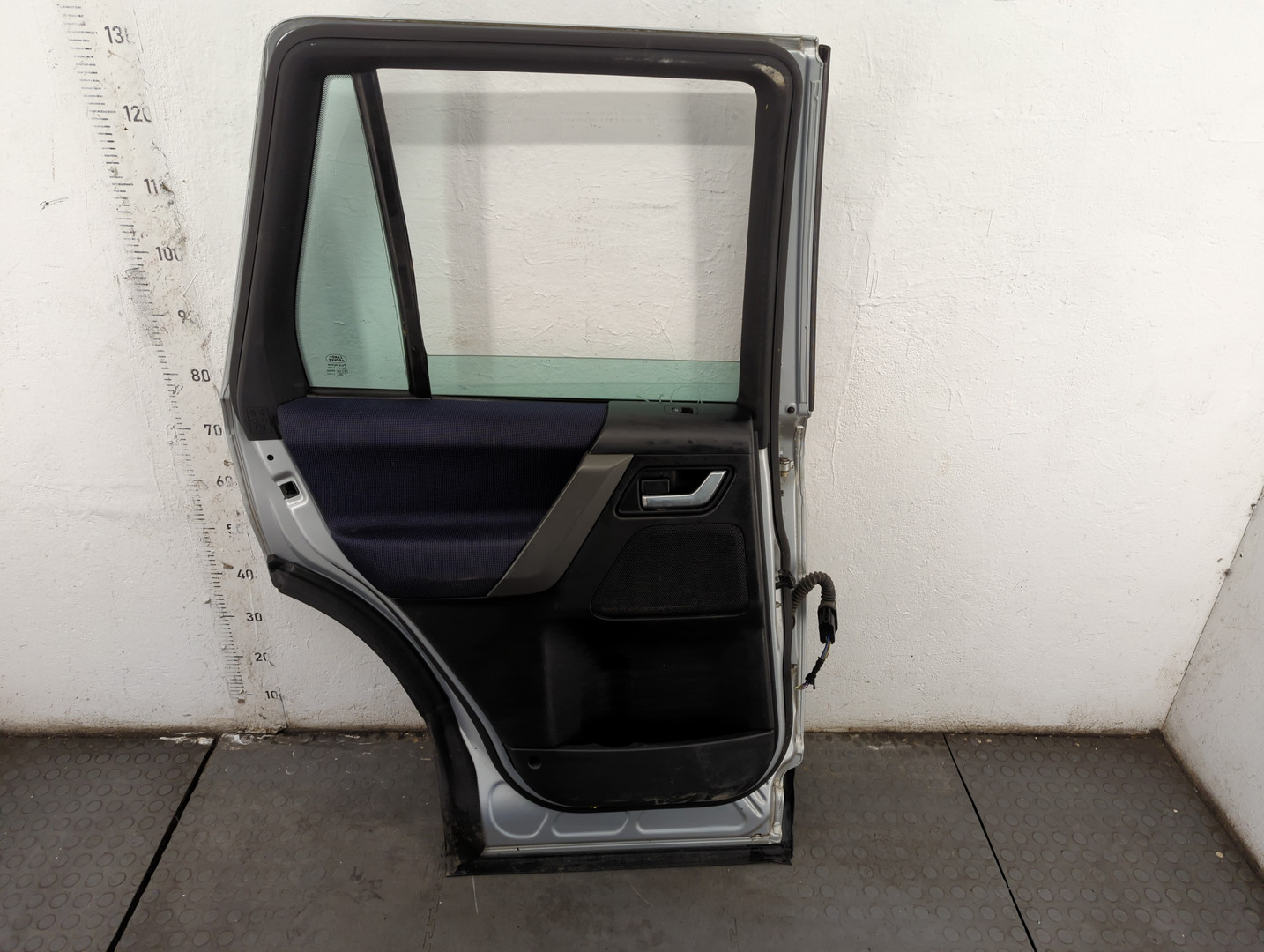 Дверь задняя левая