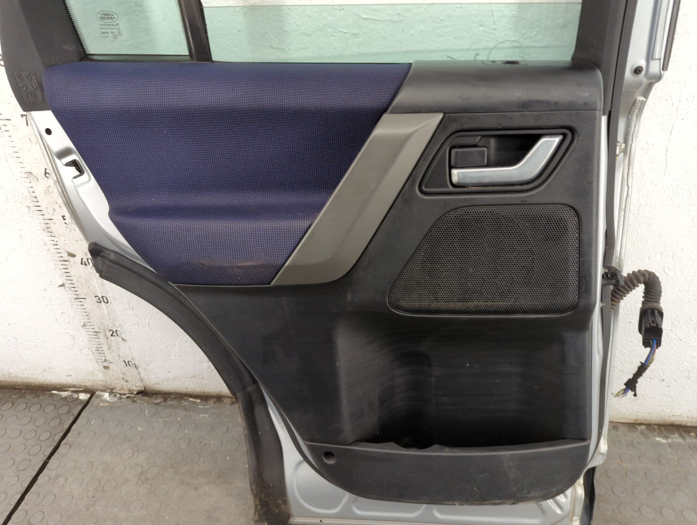 Дверь задняя левая