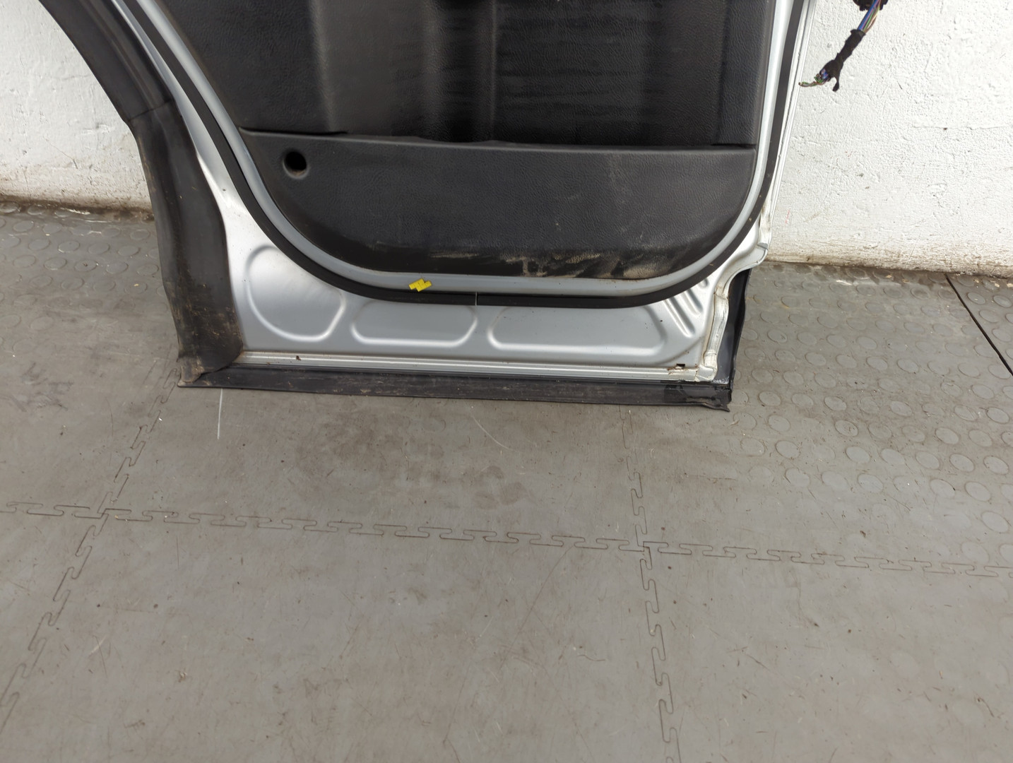 Дверь задняя левая