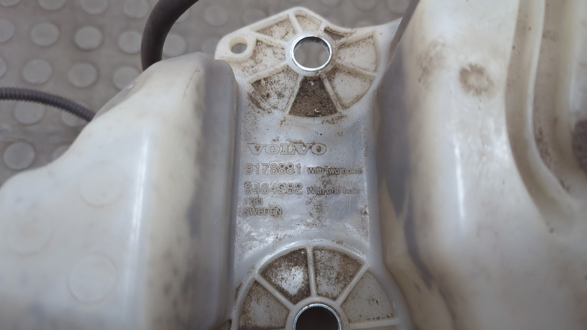 Бачок омывателя лобового стекла