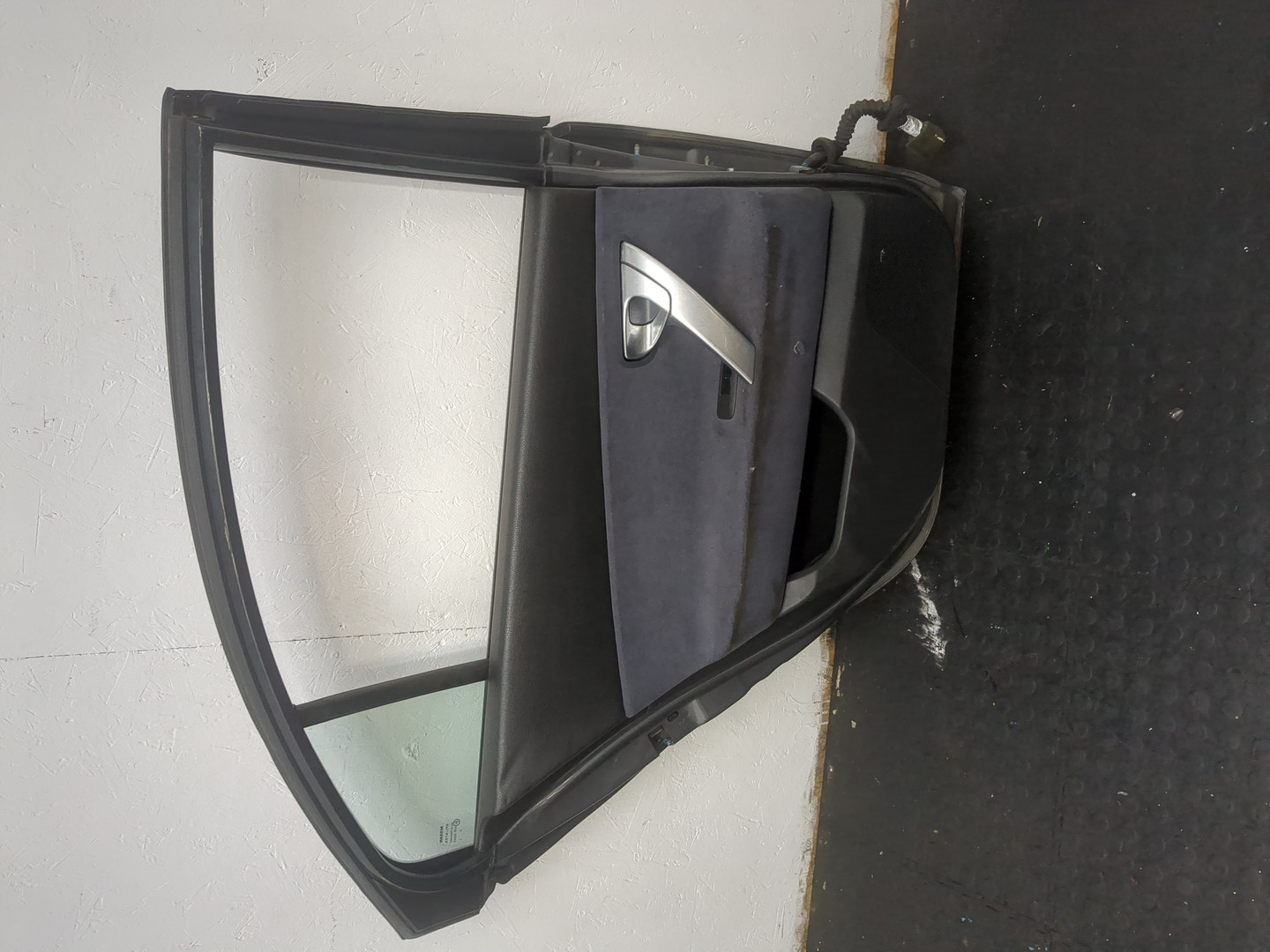 Дверь задняя левая