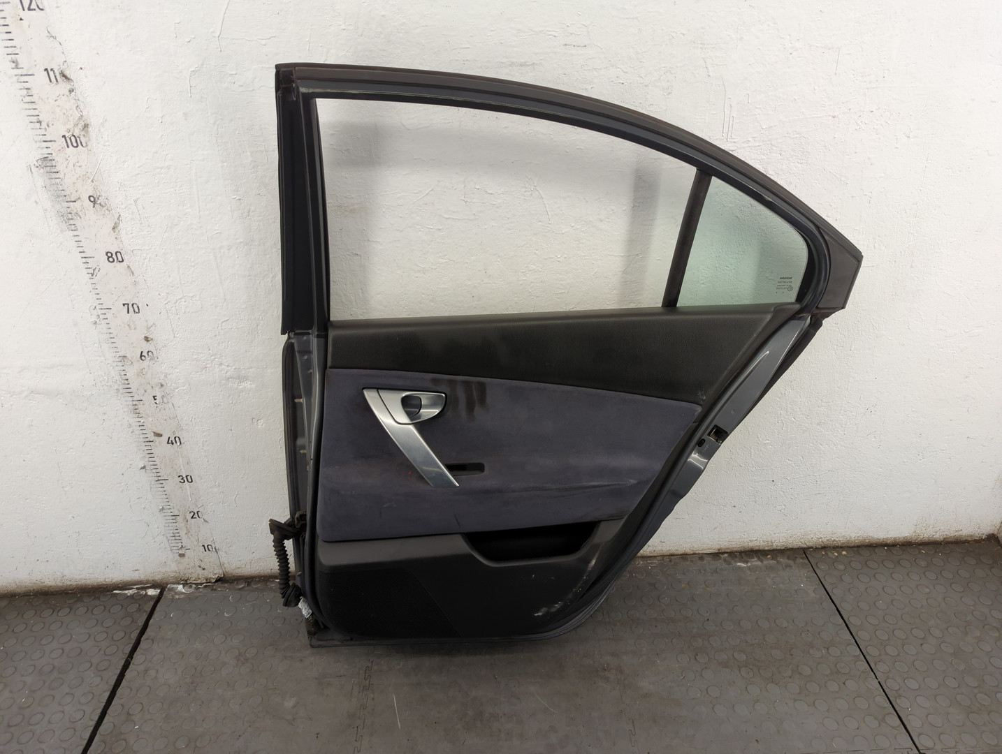 Дверь задняя правая