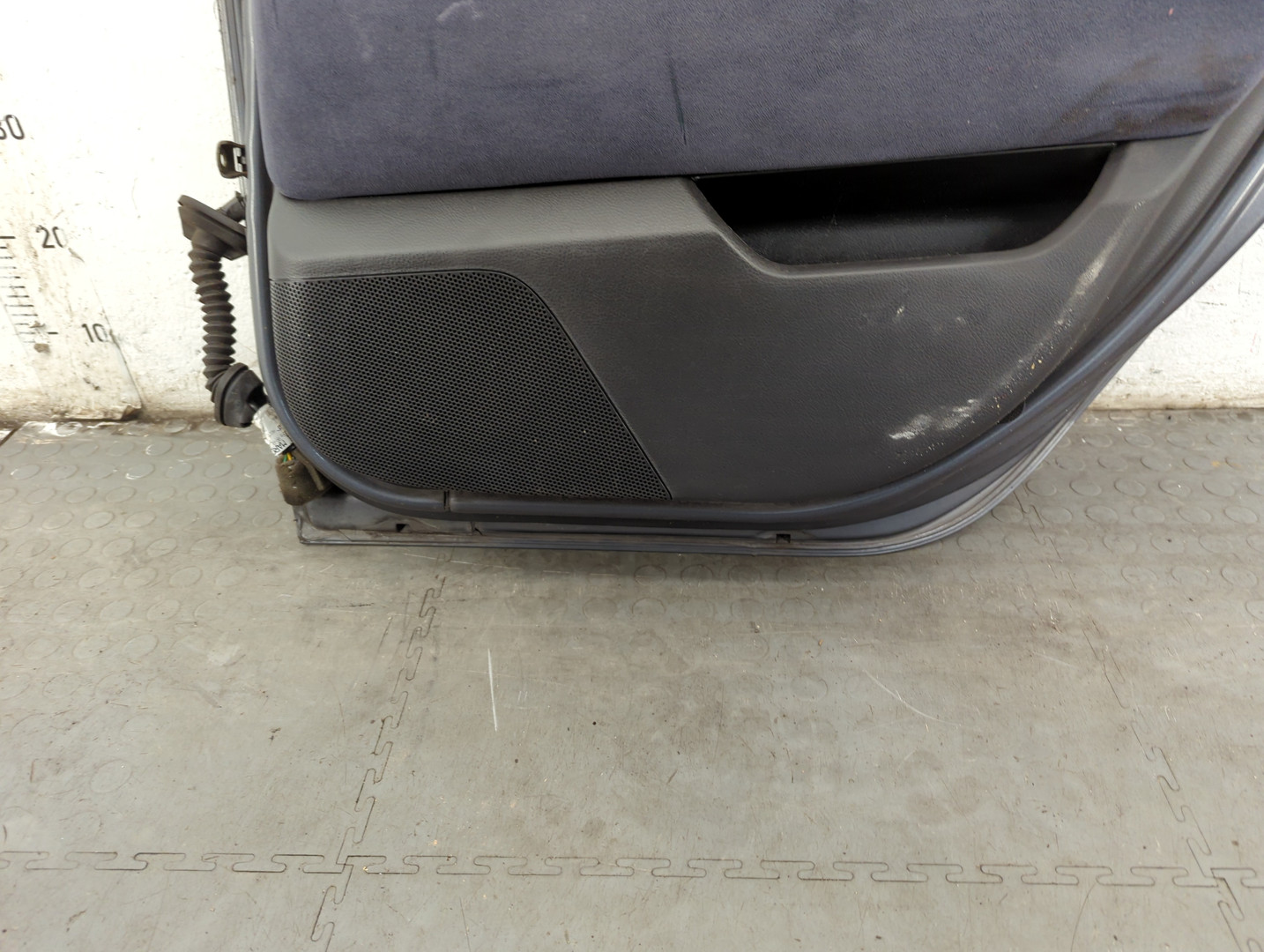 Дверь задняя правая