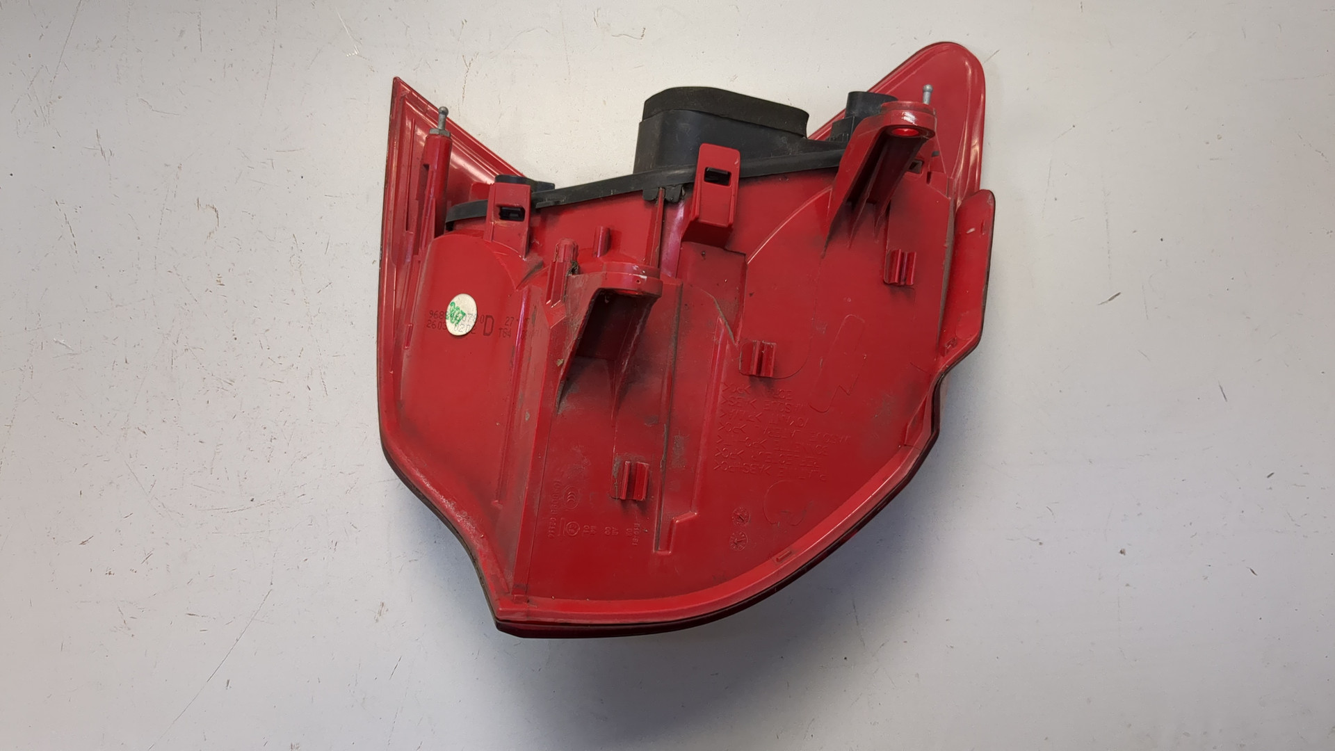 Фонарь задний правый