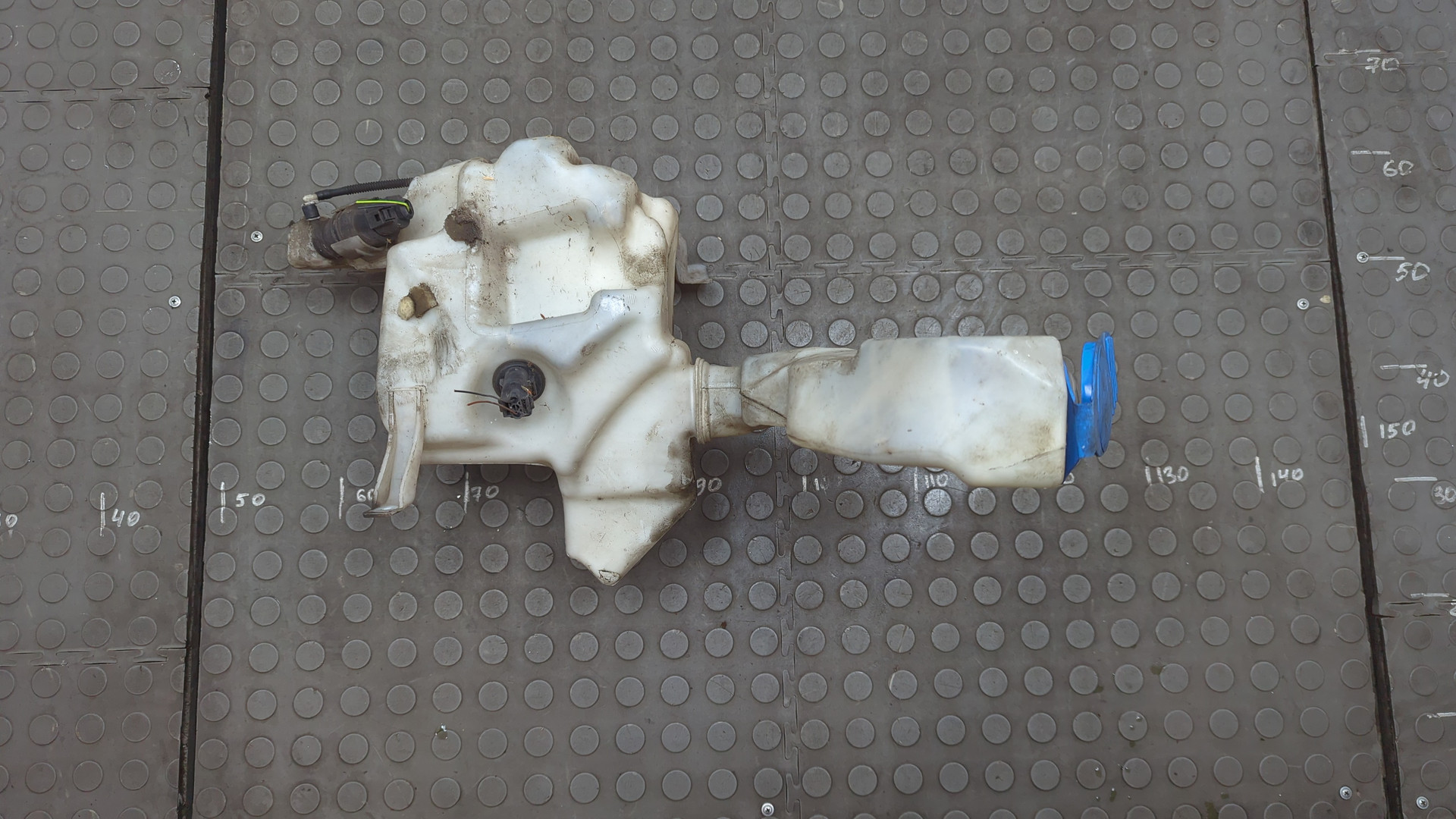 Бачок омывателя лобового стекла