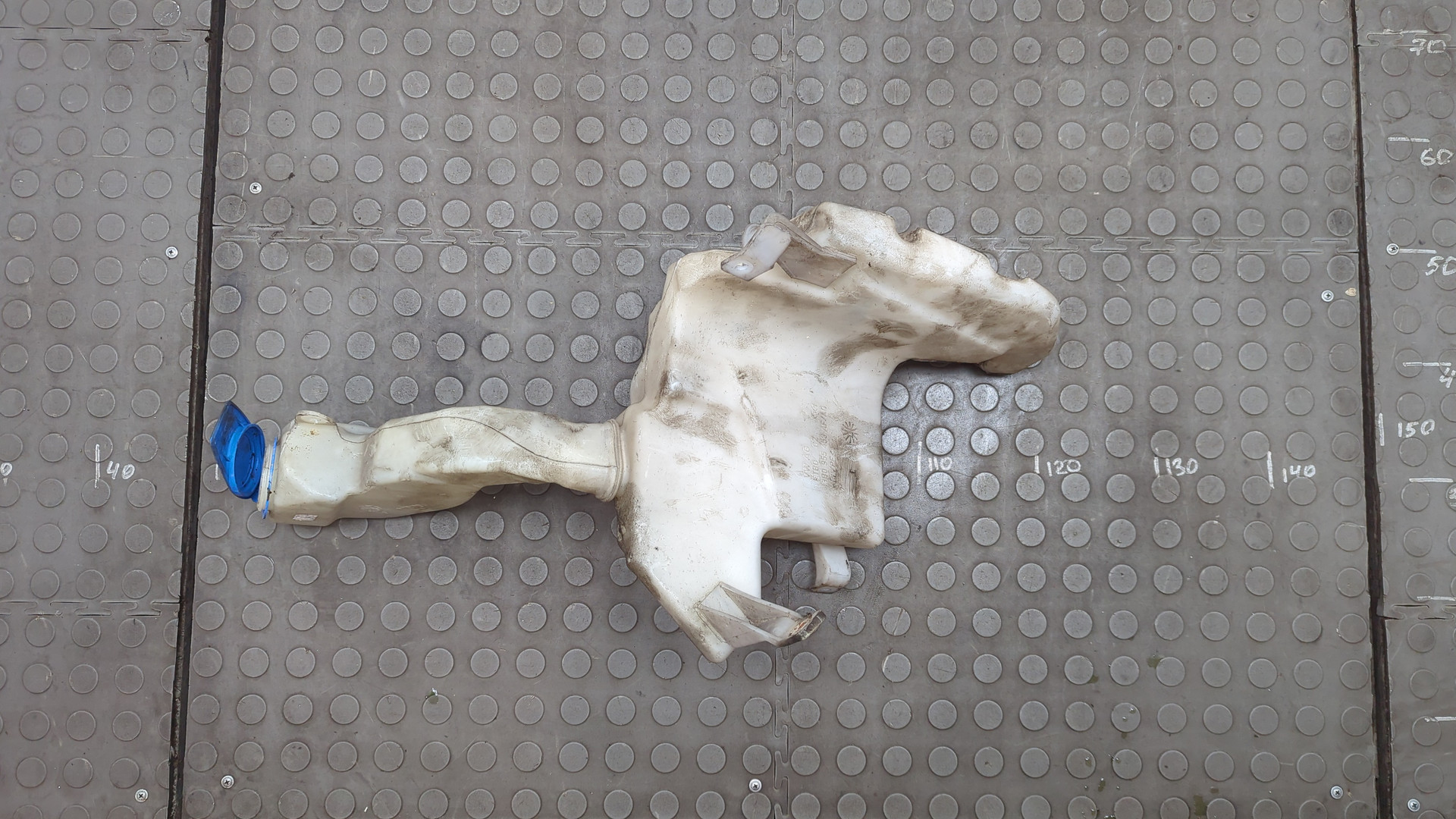 Бачок омывателя лобового стекла