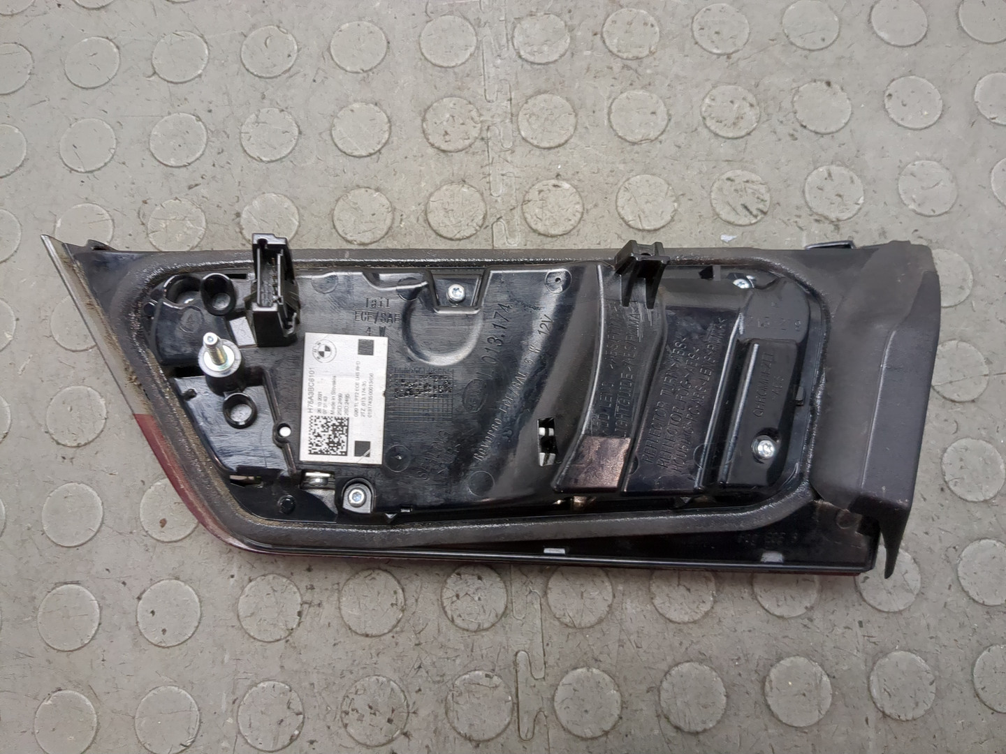 Фонарь задний внутренний левый