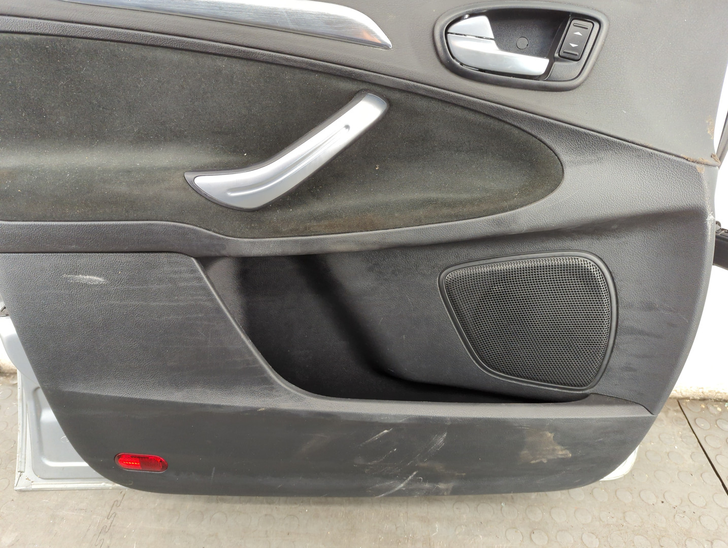 Дверь передняя левая