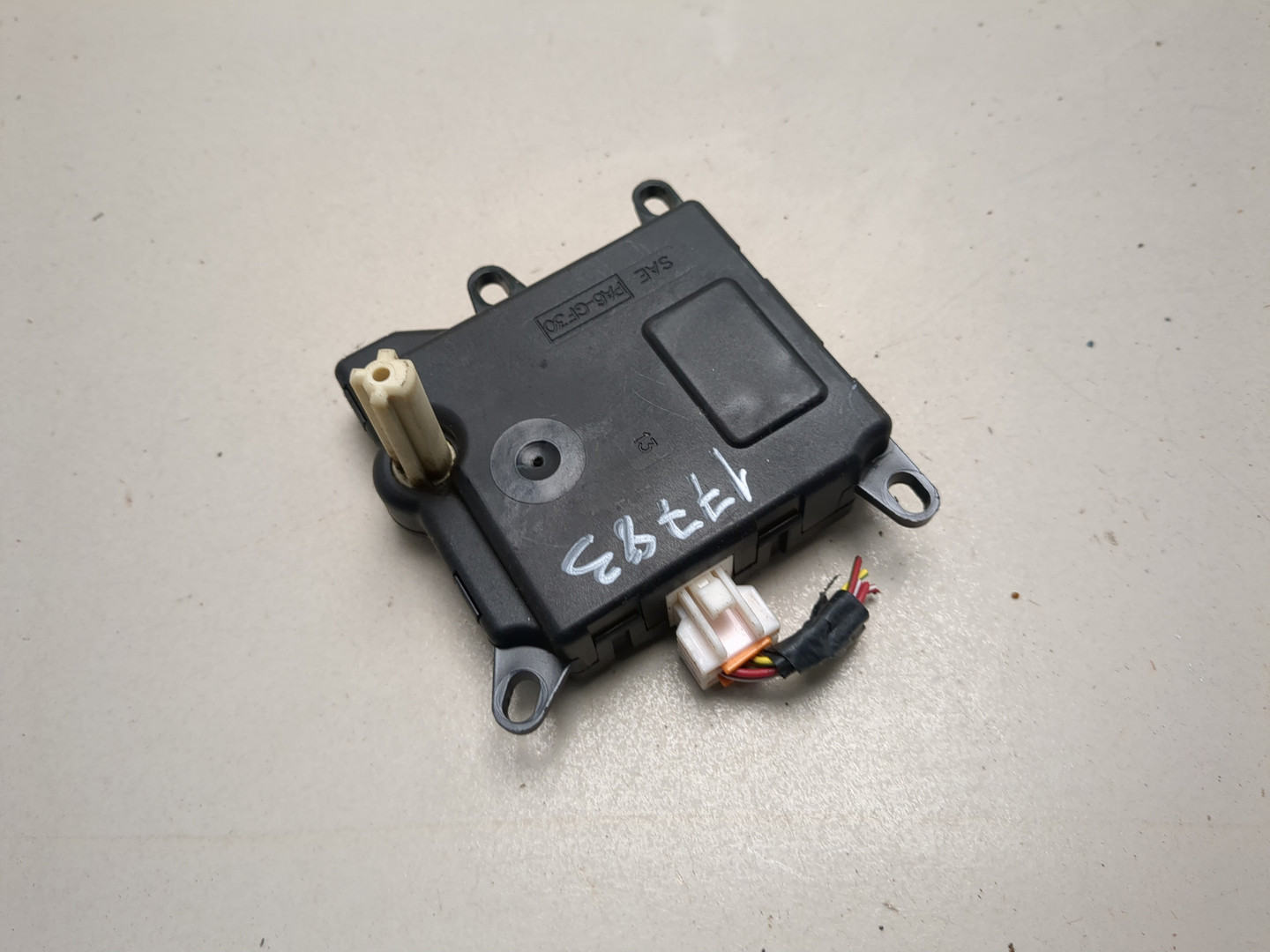 Моторчик заслонки печки