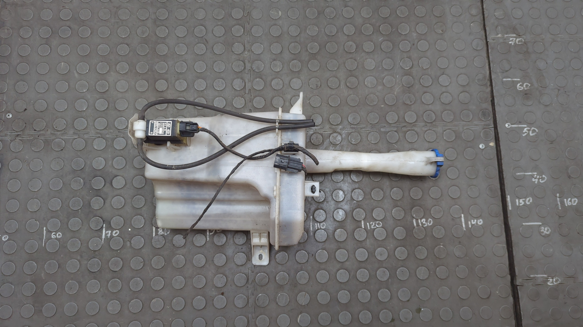 Бачок омывателя лобового стекла